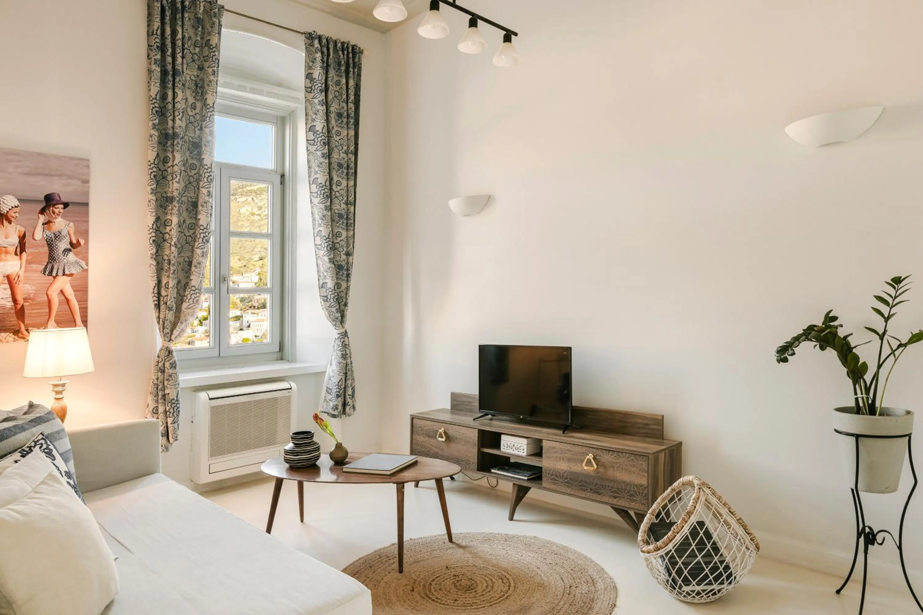 Living room in Hydra Hotel