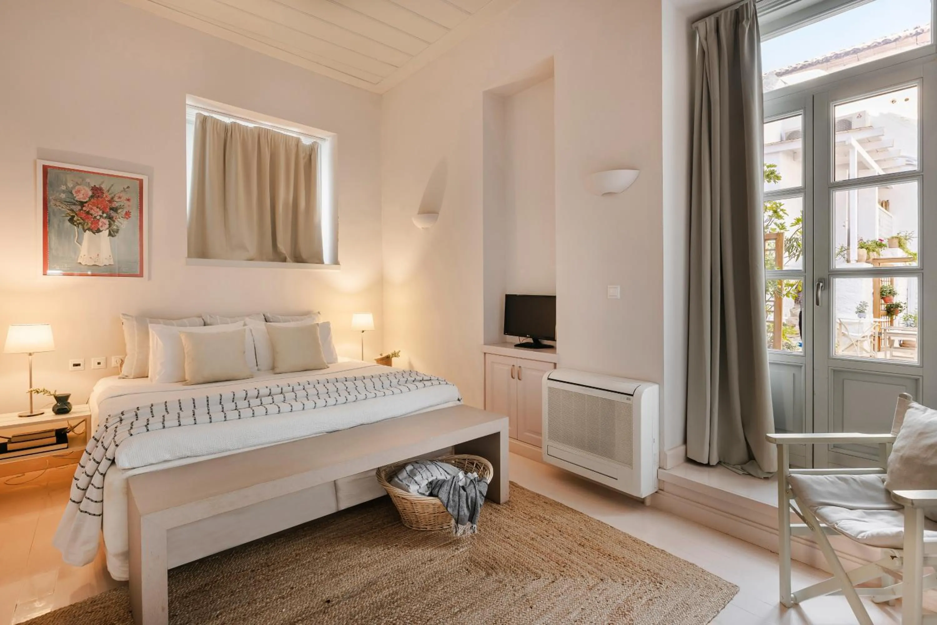 Bedroom, Bed in Hydra Hotel