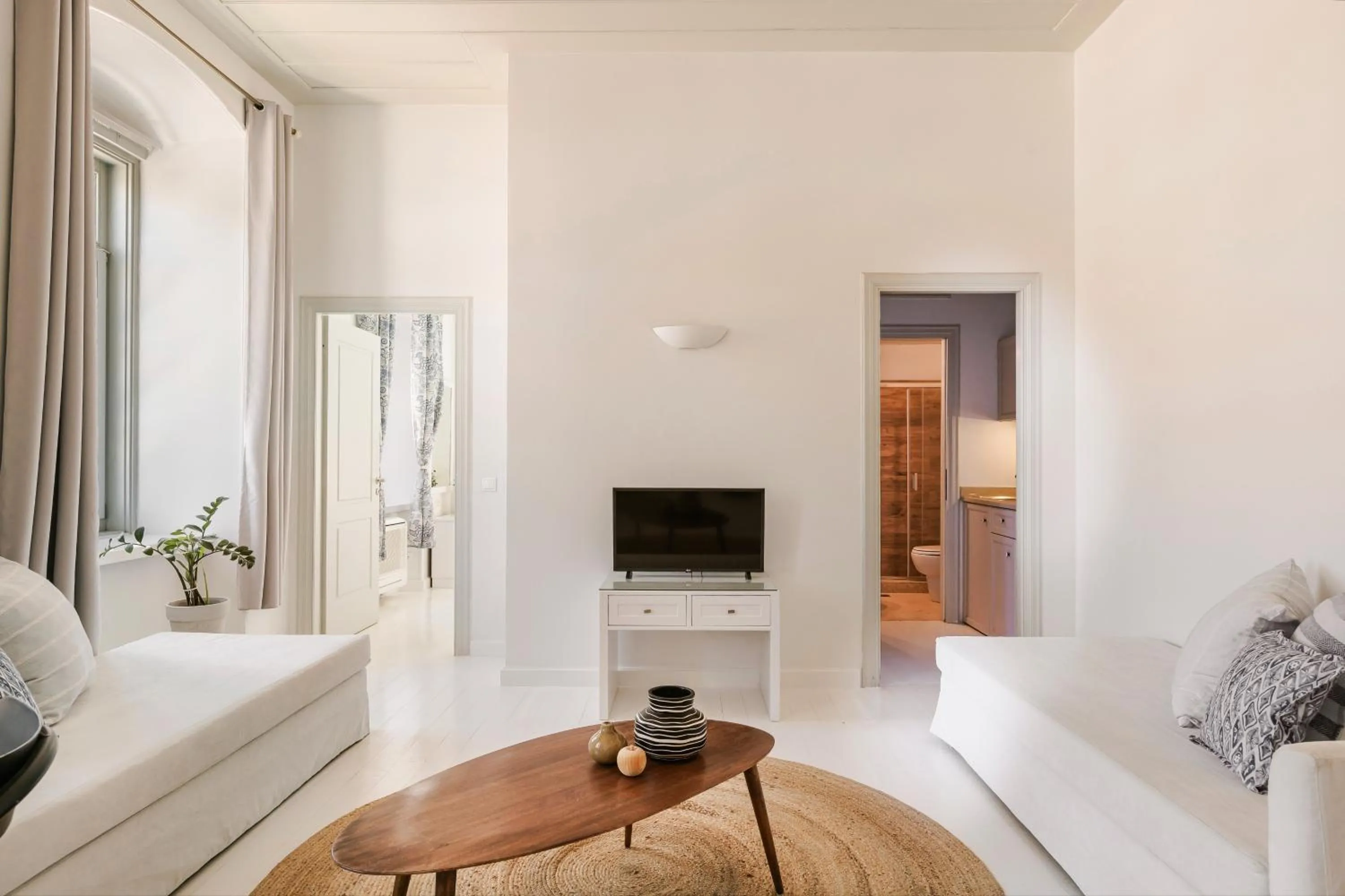 Living room, Bed in Hydra Hotel