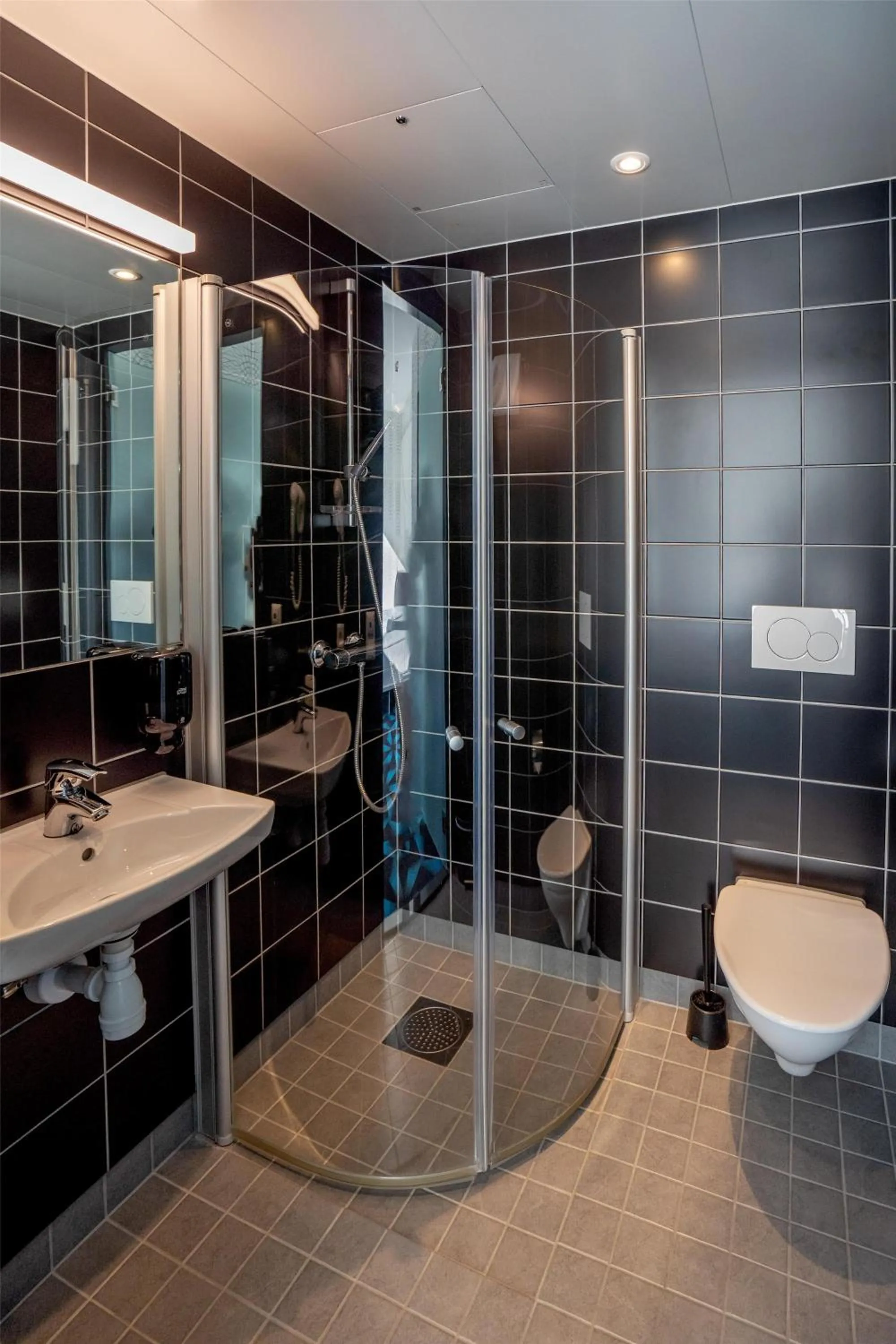 Bathroom in Prize by Radisson, Solheimsviken Bergen