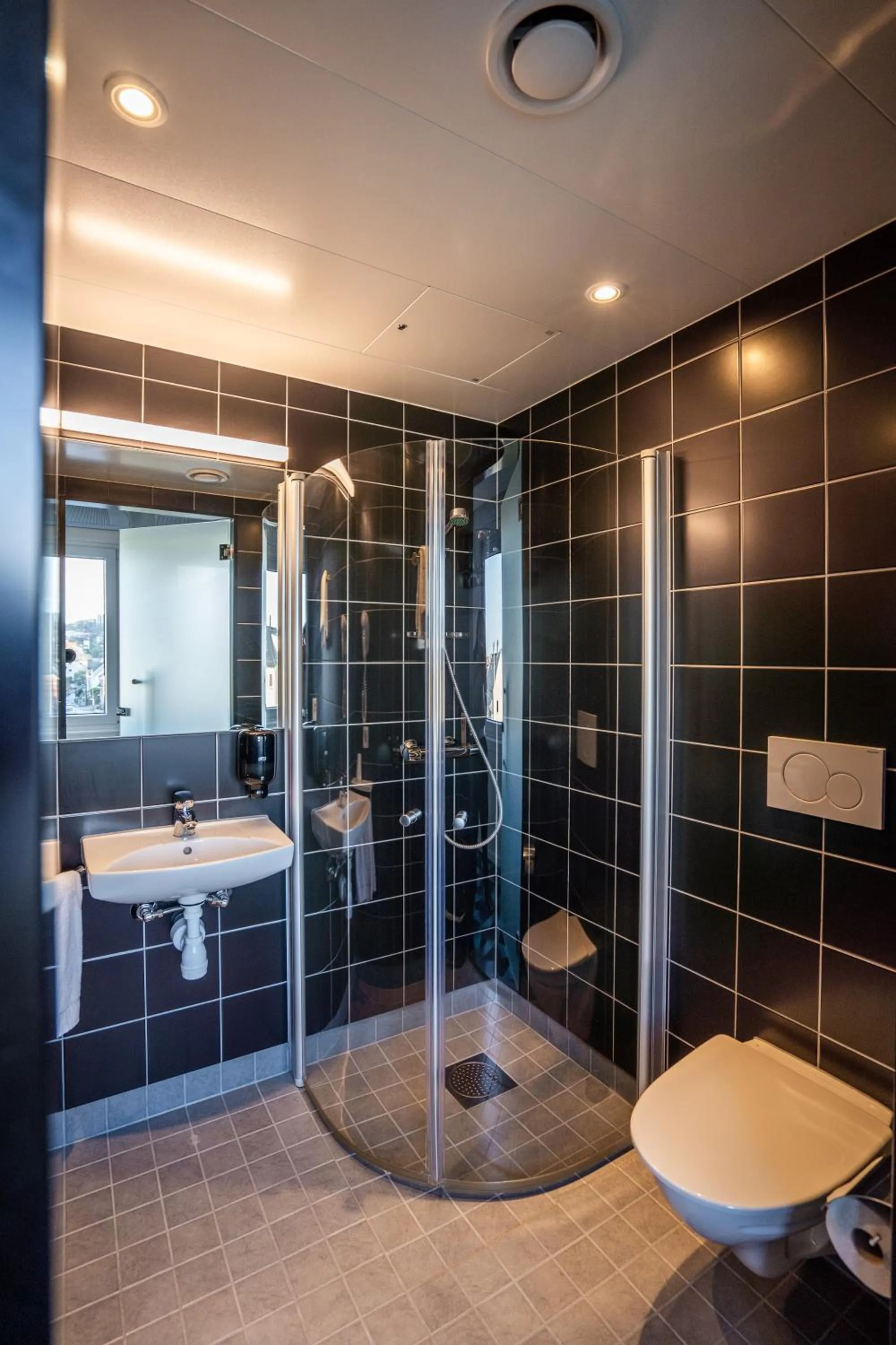 Toilet in Prize by Radisson, Solheimsviken Bergen