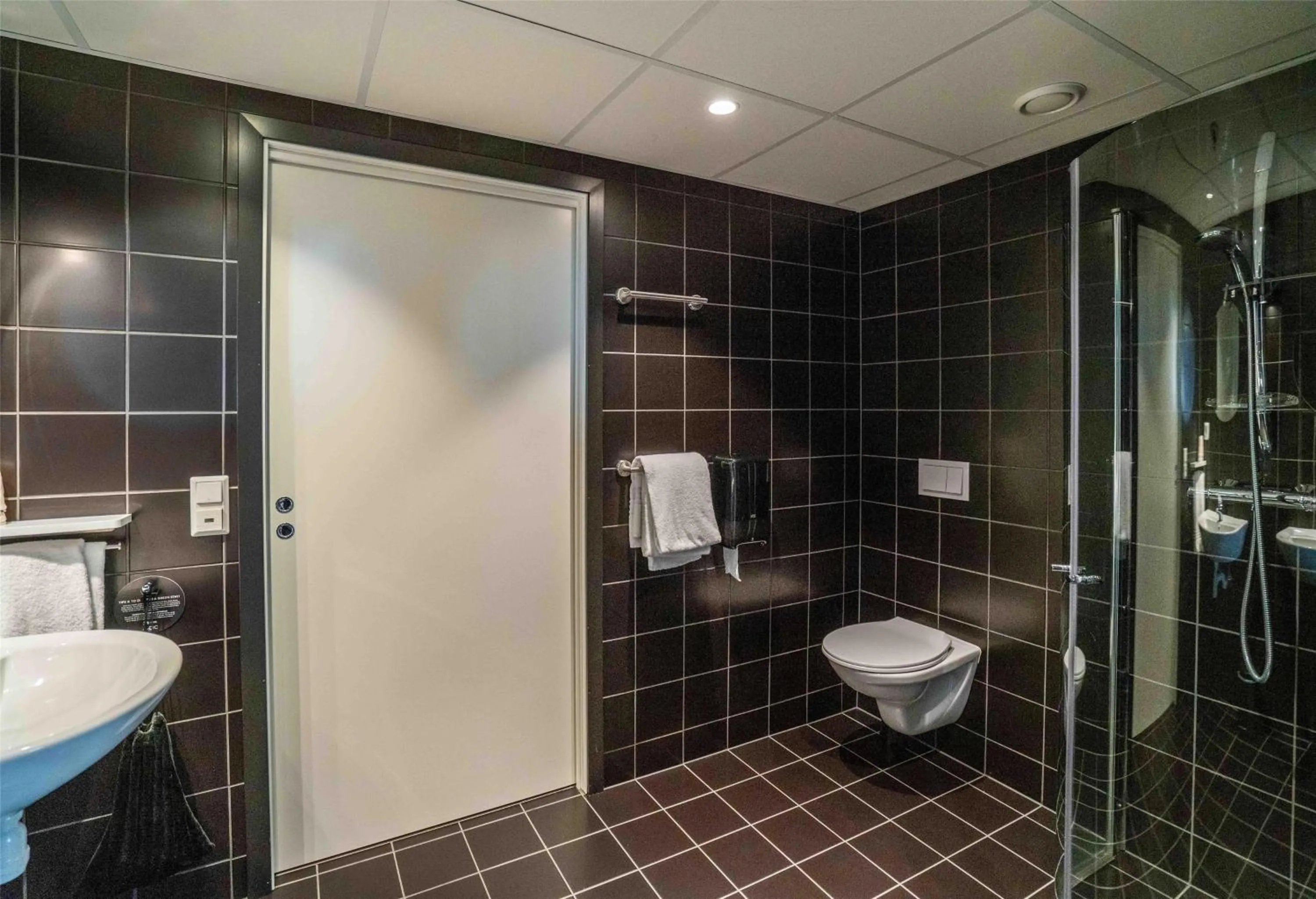 Bathroom in Prize by Radisson, Solheimsviken Bergen
