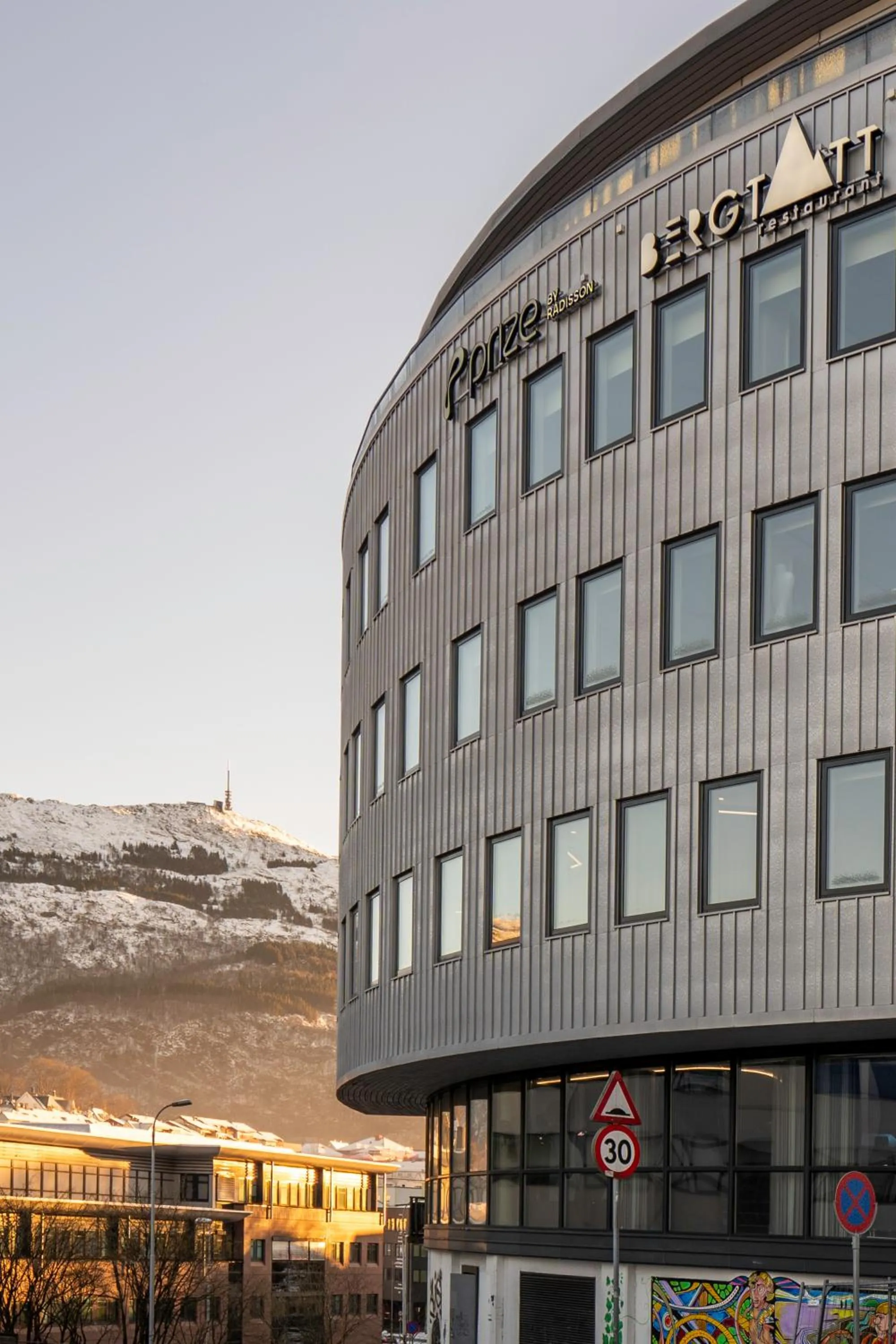 Property building in Prize by Radisson, Solheimsviken Bergen