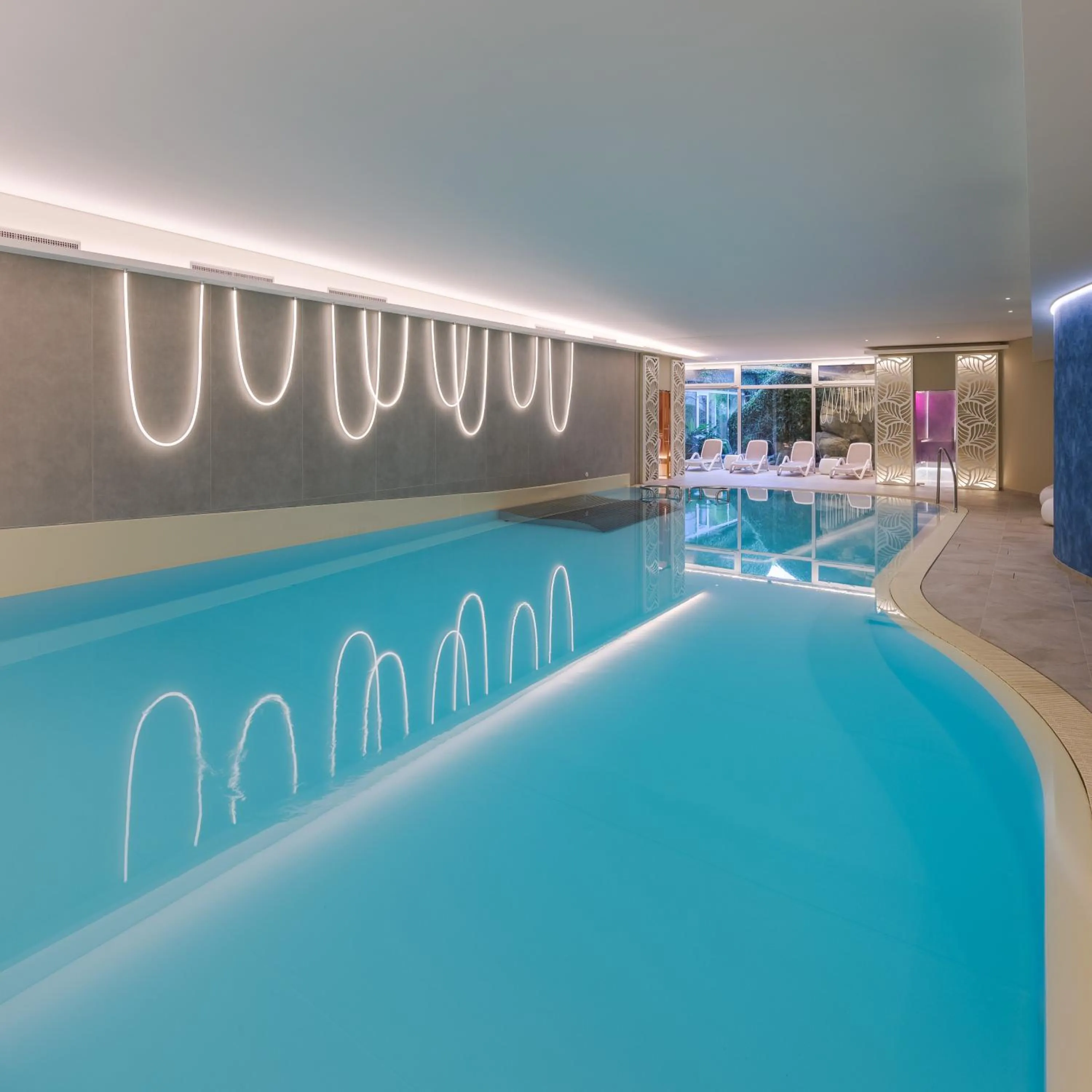 Swimming pool in Grand Hotel Villa Serbelloni - A Legendary Hotel