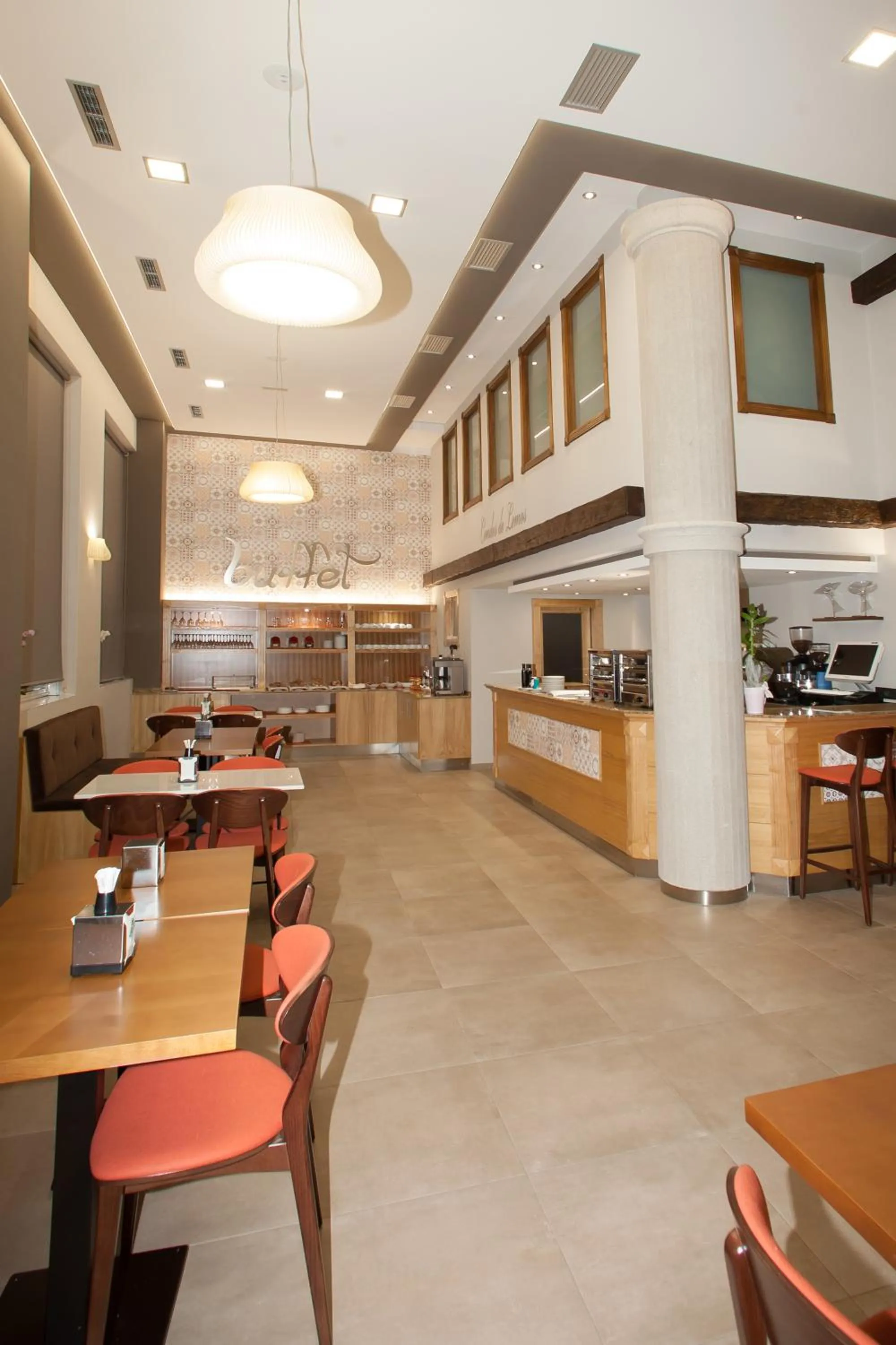 Food and drinks in Hotel Condes De Lemos España