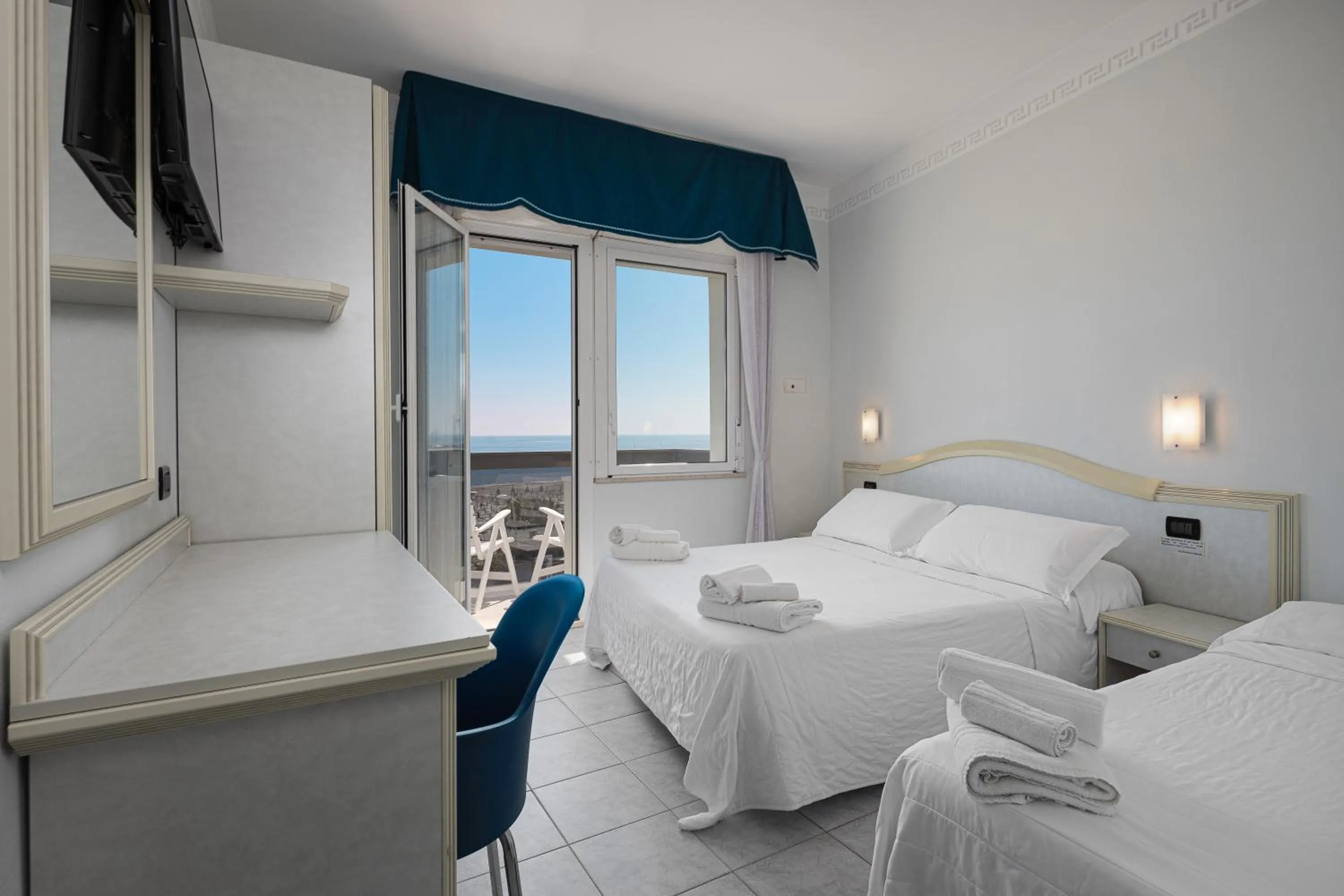 Sea view, Bed in Hotel Oriente