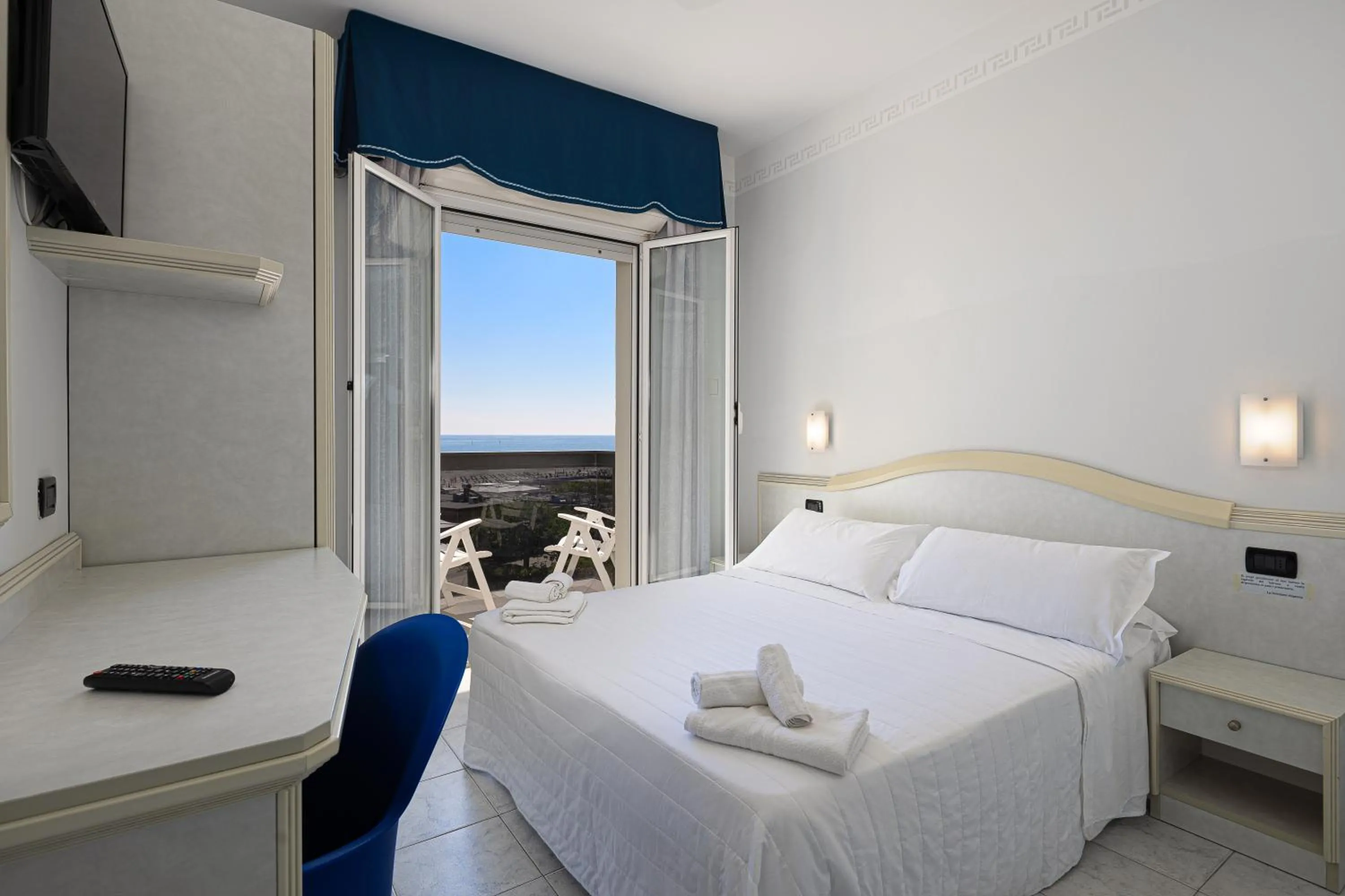 Balcony/Terrace, Bed in Hotel Oriente
