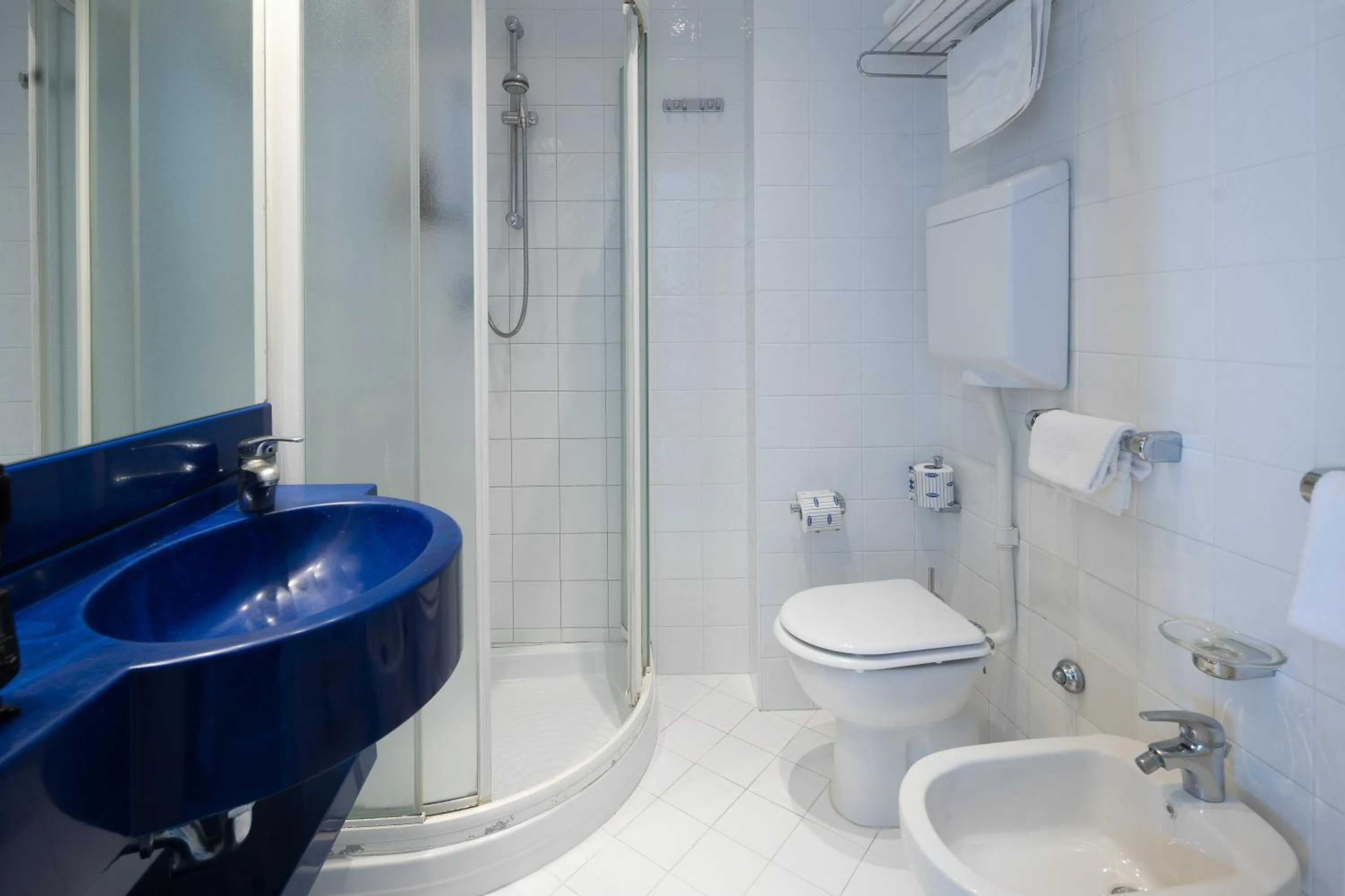 Shower in Hotel Oriente