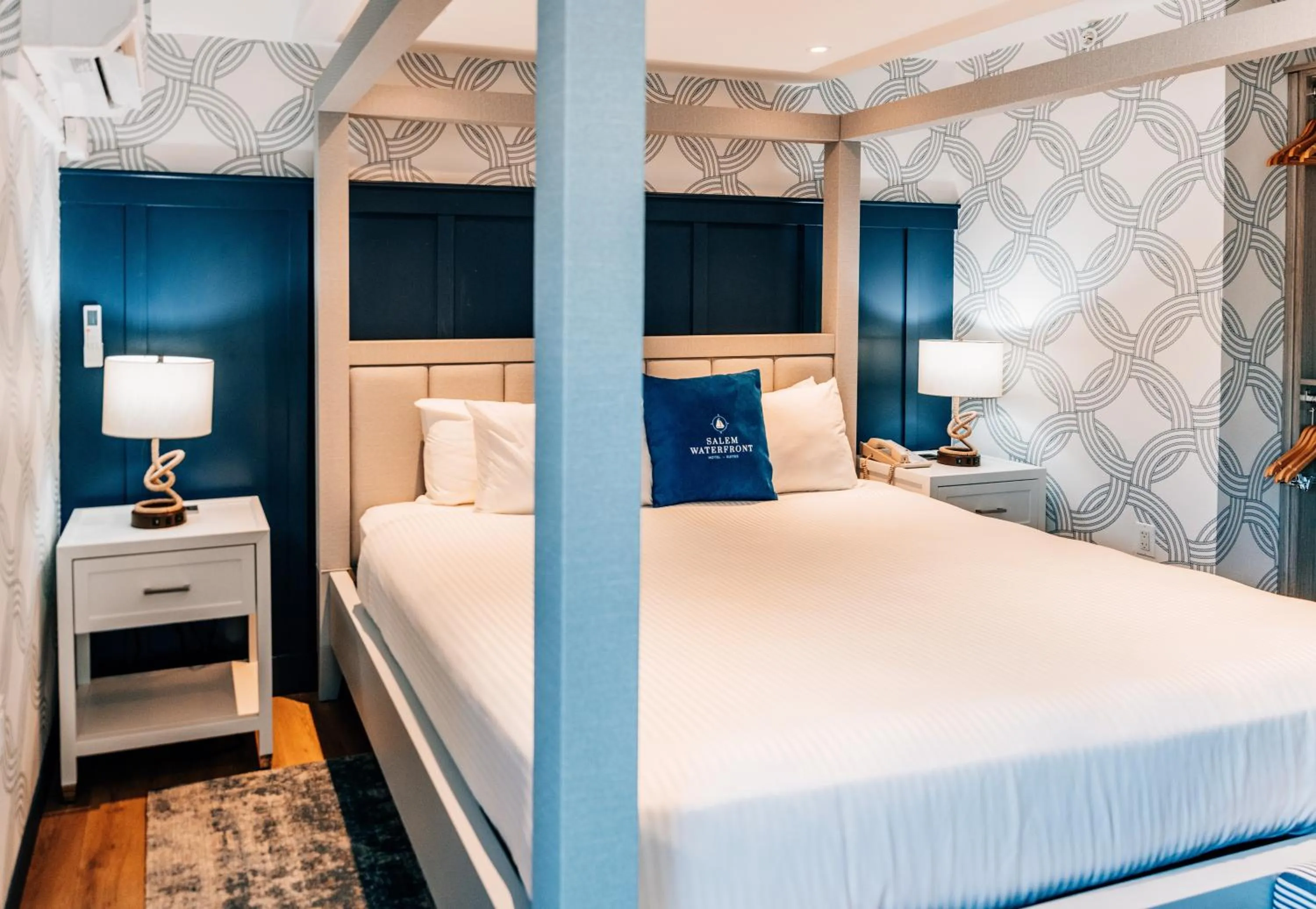 Bed in Salem Waterfront Hotel & Suites