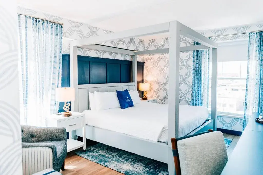 Superior King Room in Salem Waterfront Hotel & Suites Superior King Room in Salem Waterfront Hotel & Suites