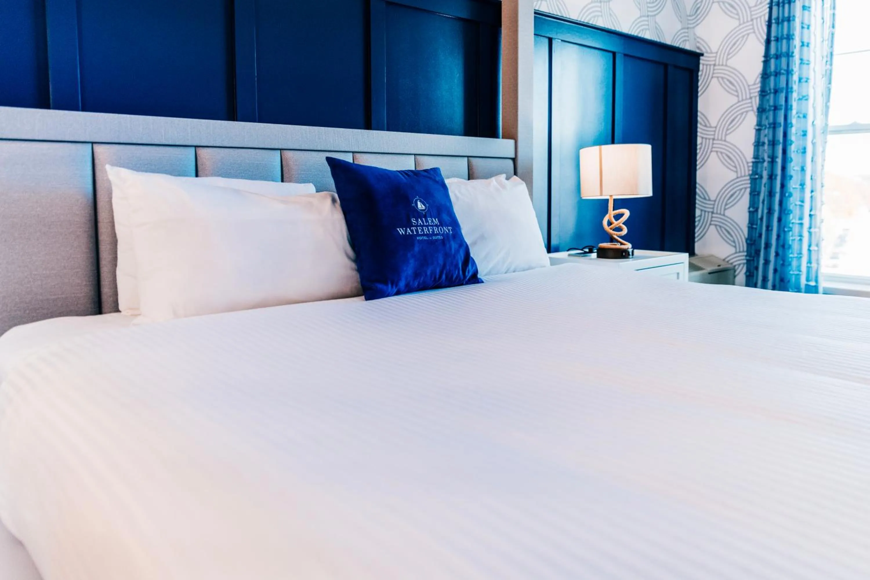 Bed in Salem Waterfront Hotel & Suites