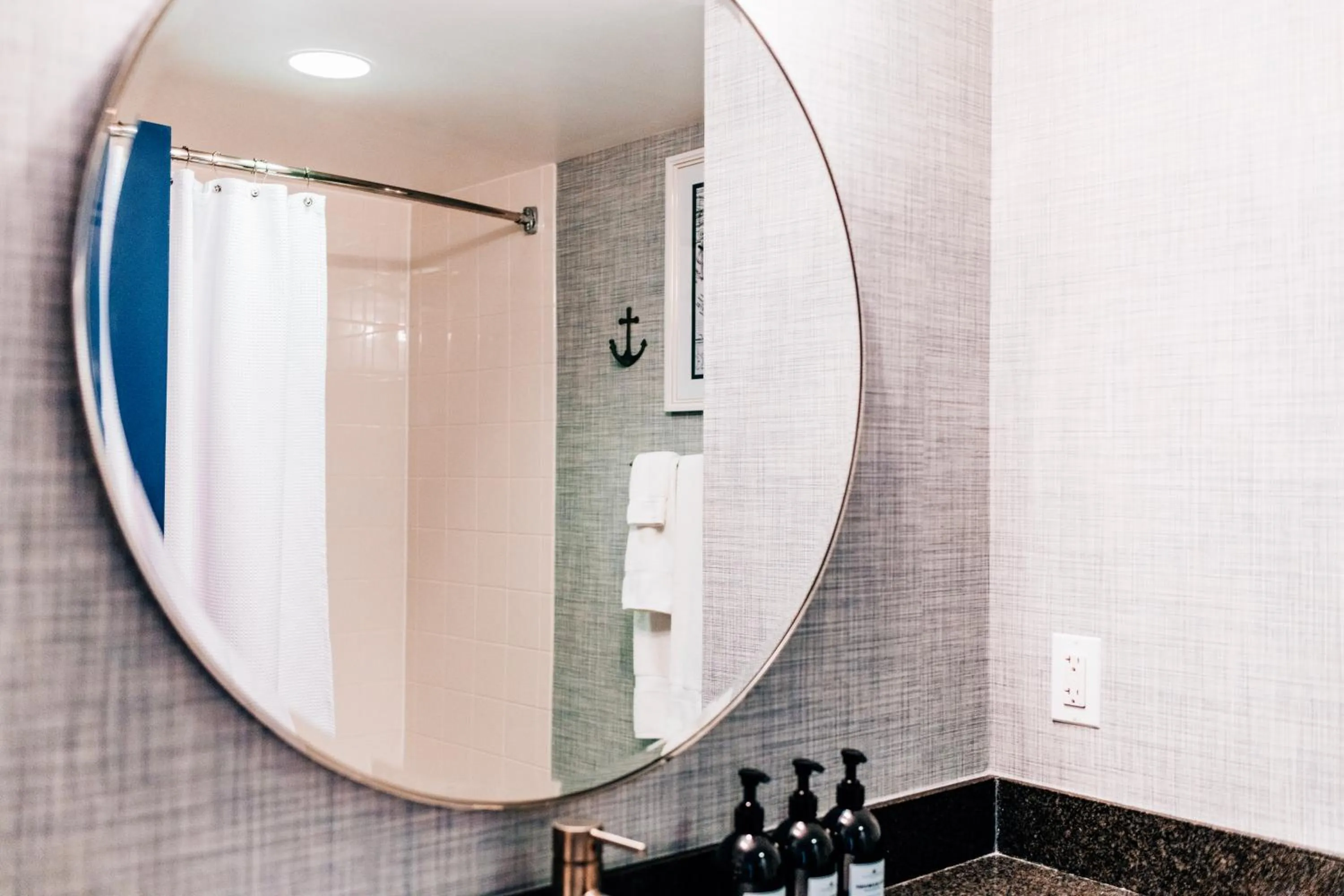 Bathroom in Salem Waterfront Hotel & Suites