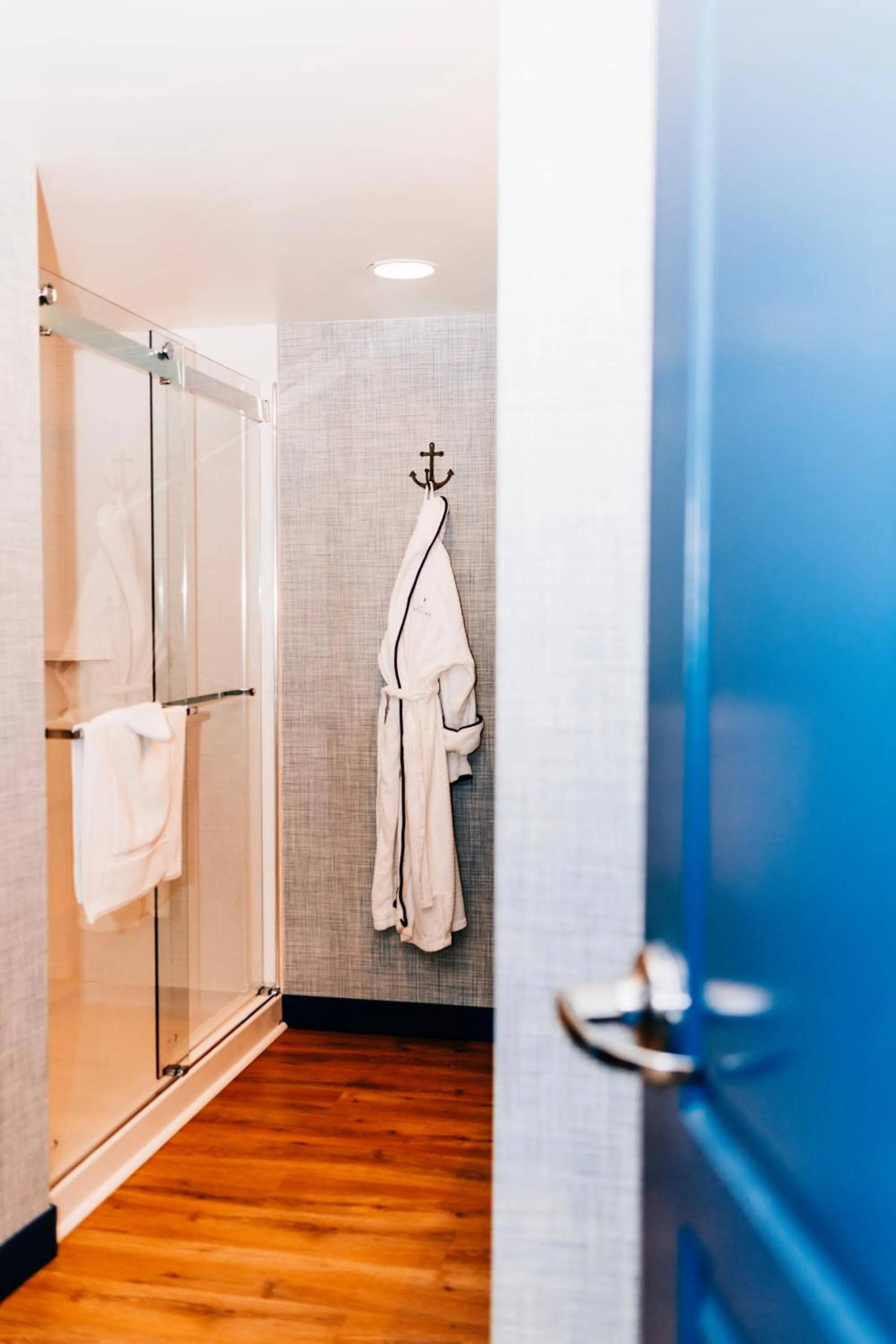 Shower in Salem Waterfront Hotel & Suites