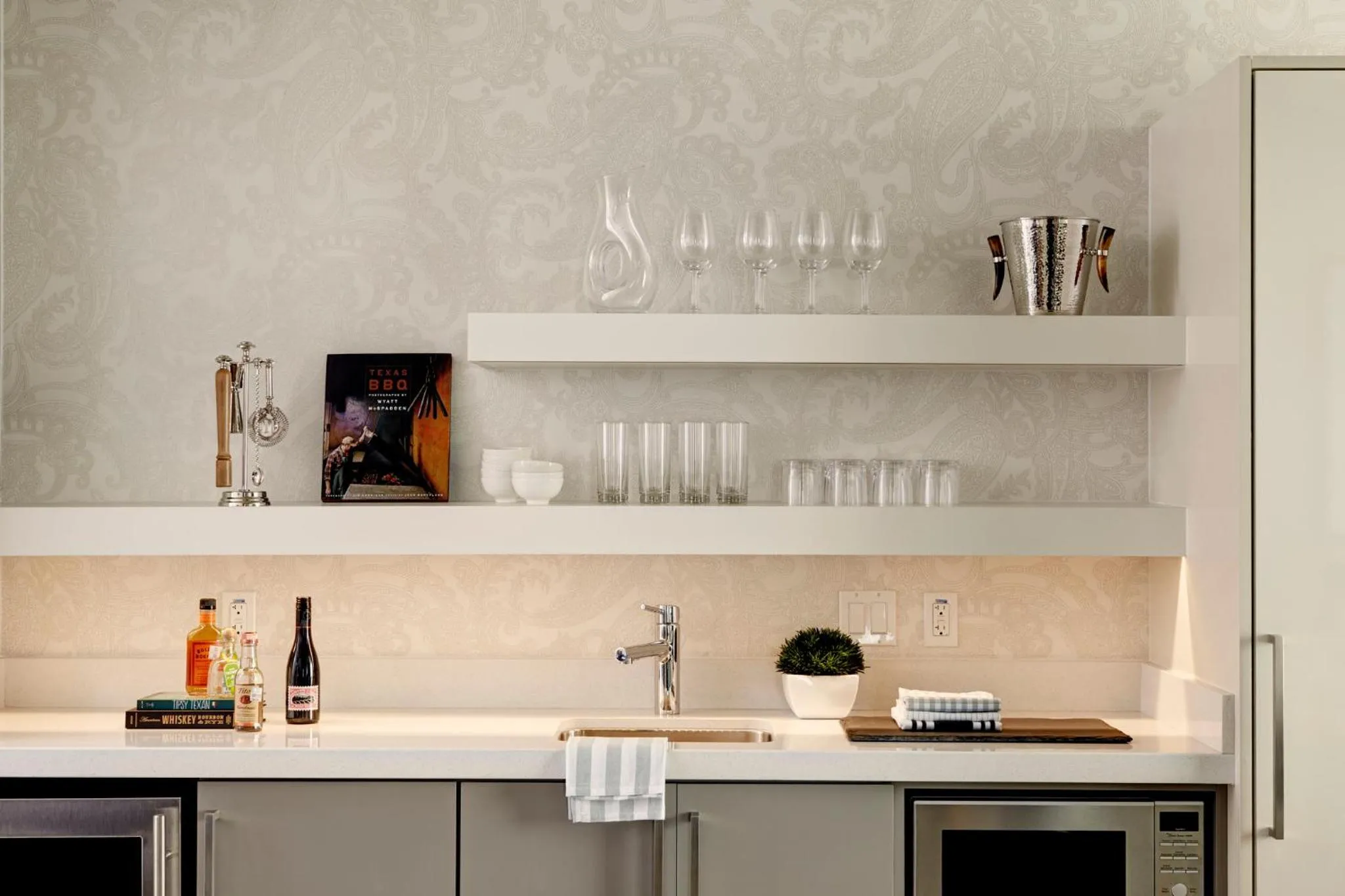 Photo of the whole room in Archer Hotel Austin