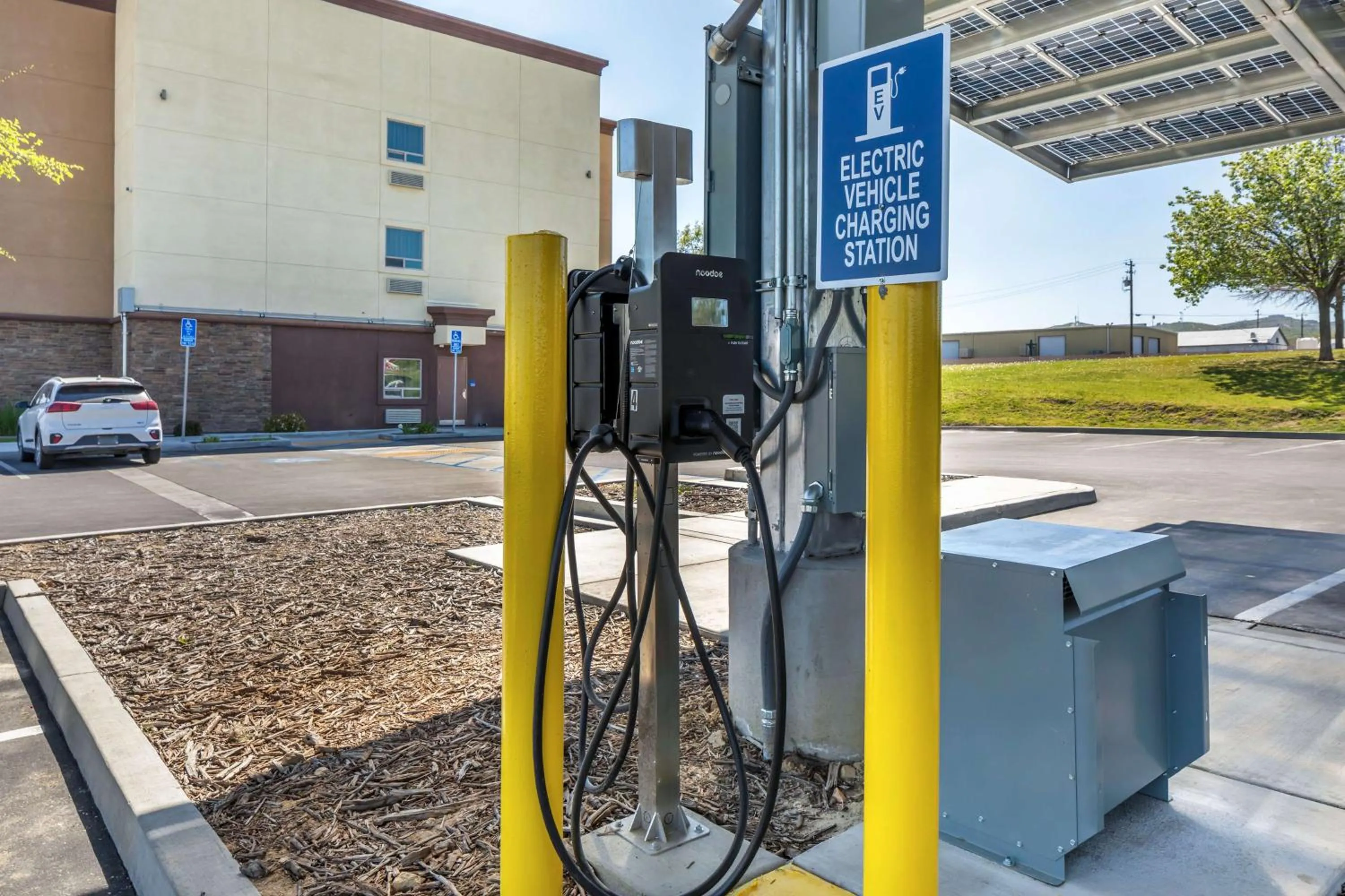 Property building in Best Western Plus Taft Inn