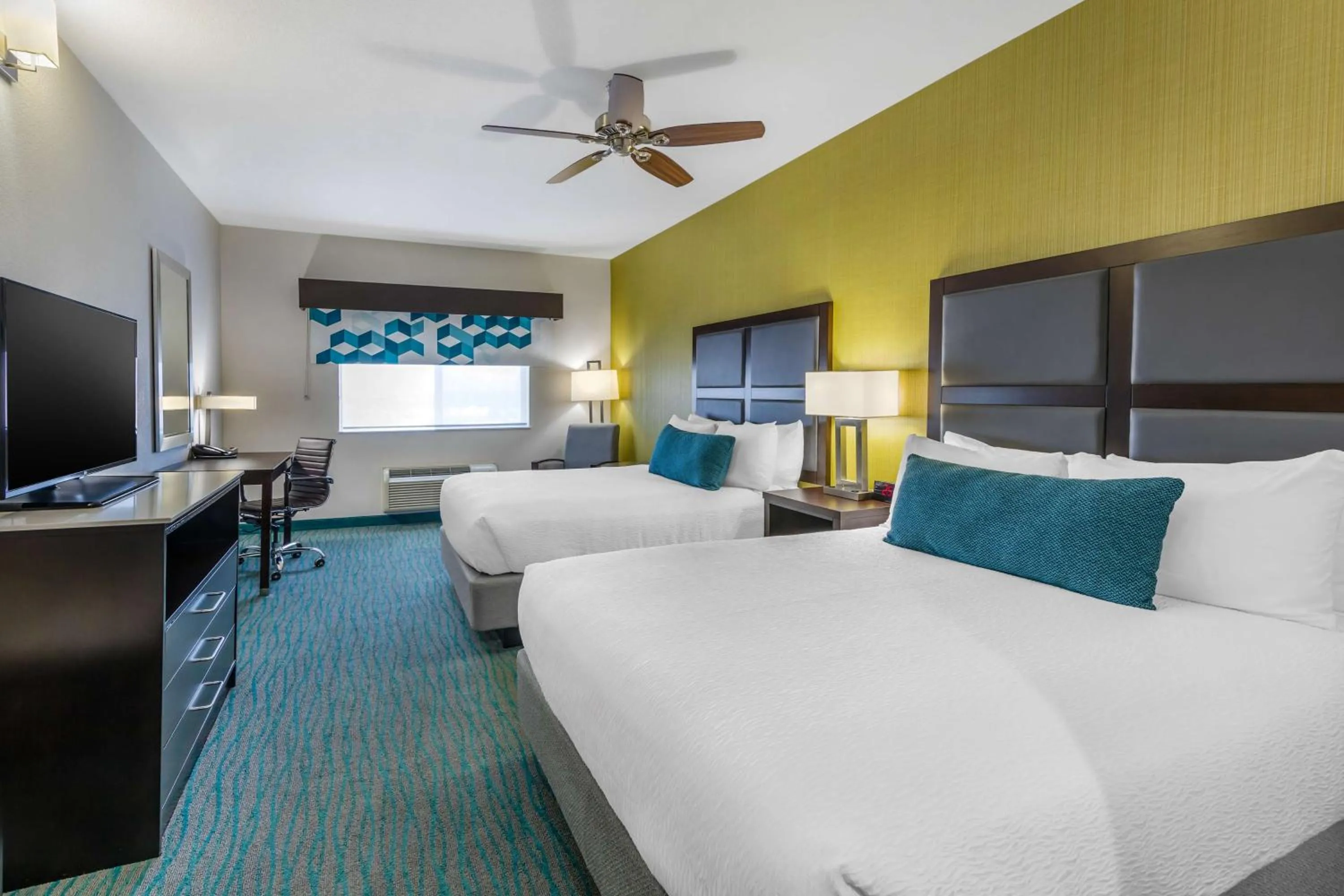 Bedroom, Bed in Best Western Plus Taft Inn