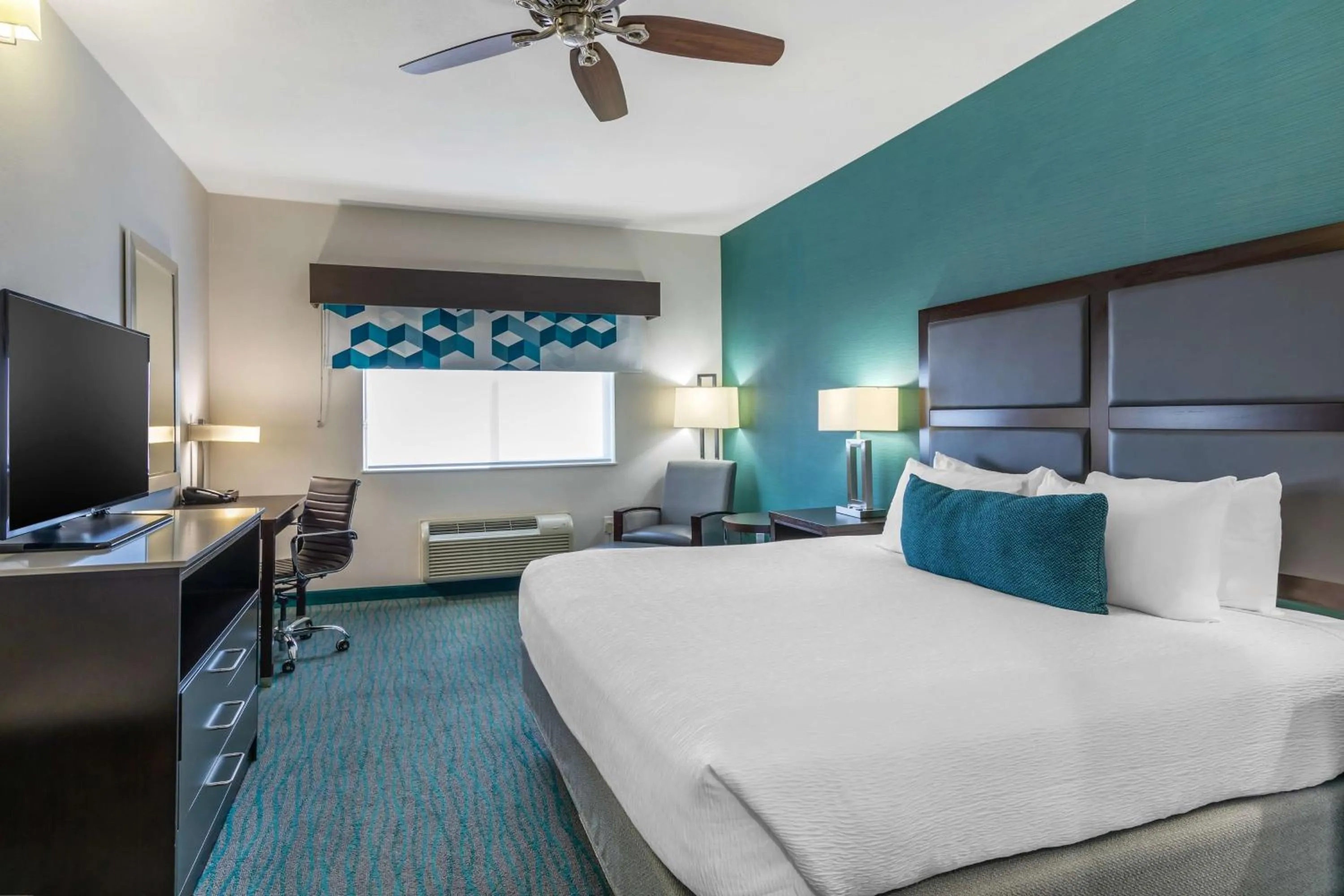 Bedroom, Bed in Best Western Plus Taft Inn