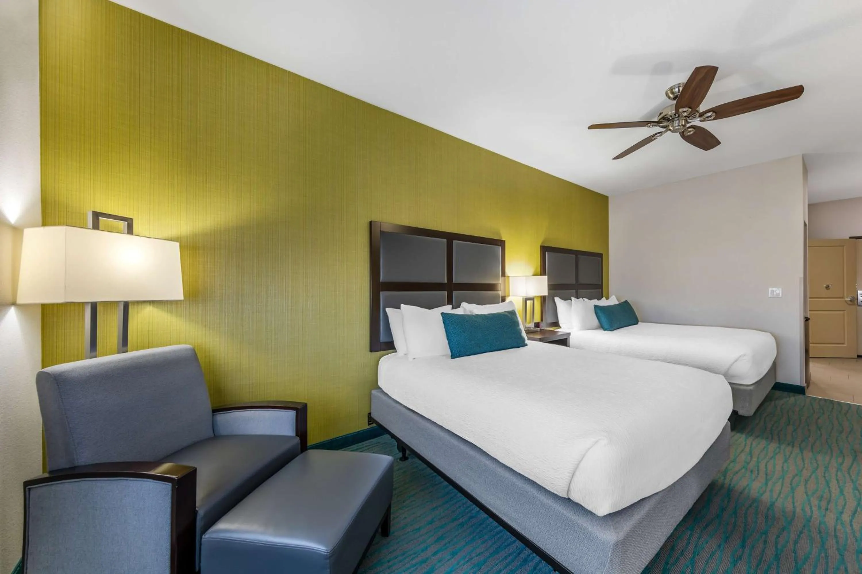 Bedroom, Bed in Best Western Plus Taft Inn