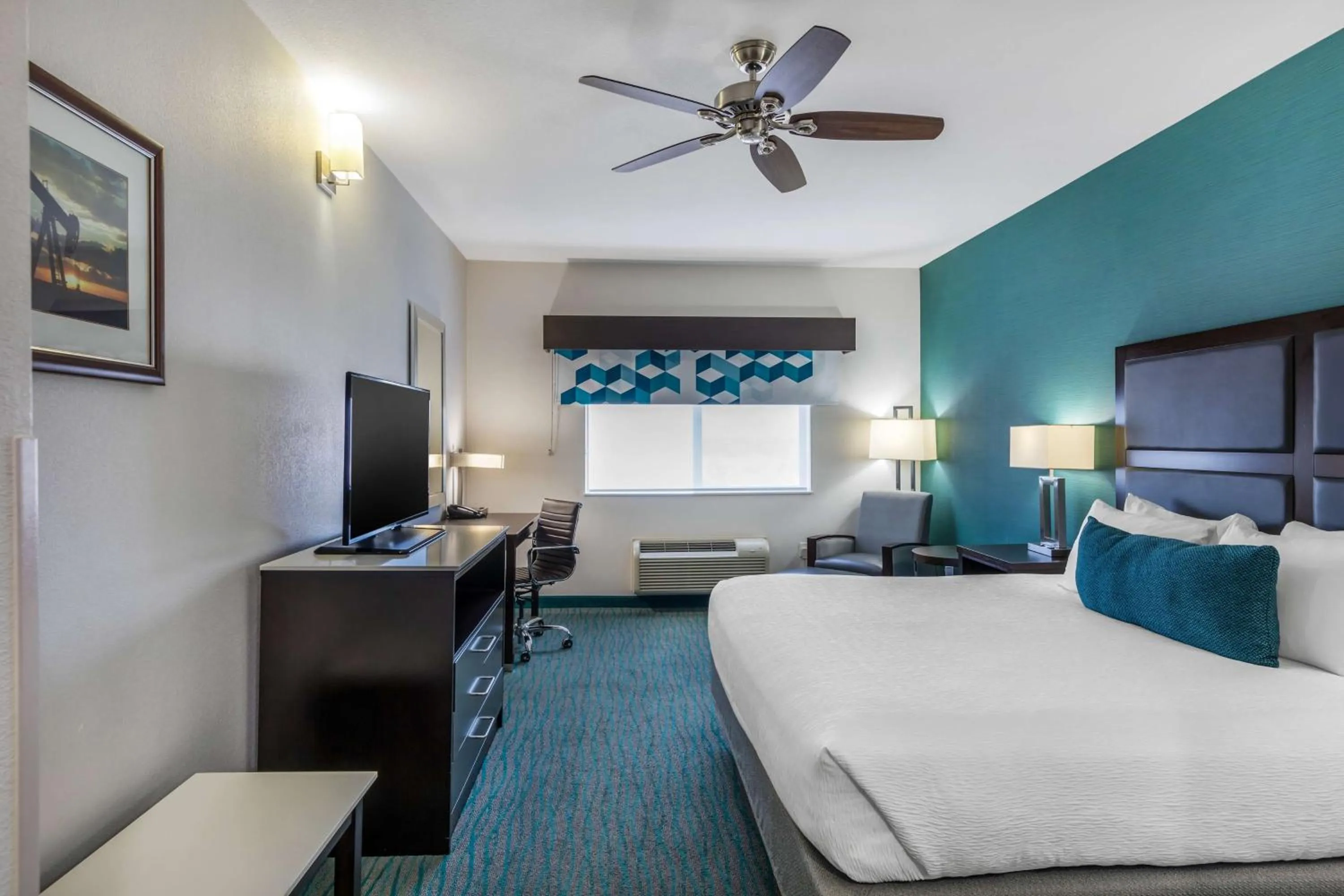 Bedroom, Bed in Best Western Plus Taft Inn