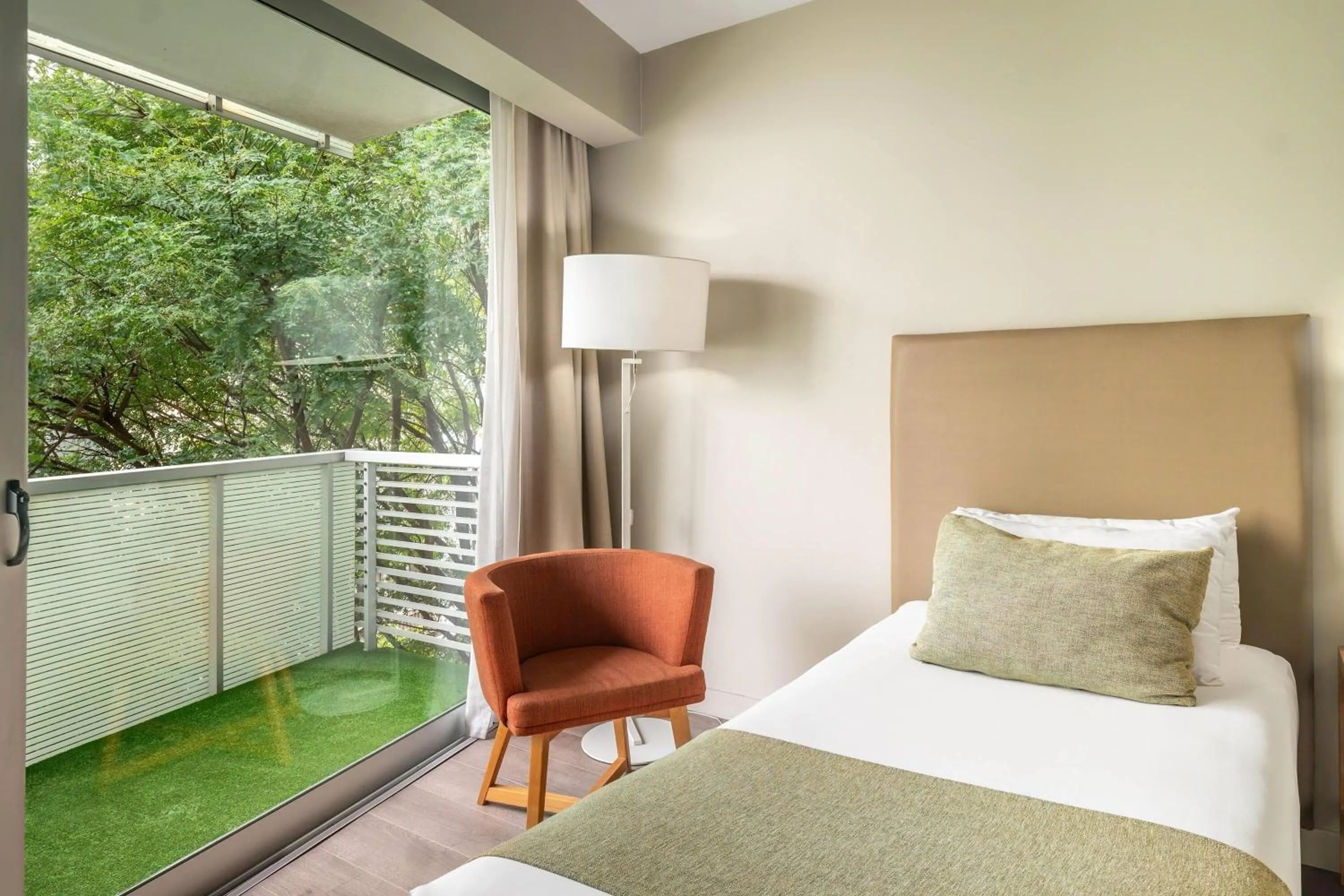 Photo of the whole room, Bed in Dazzler by Wyndham Polo