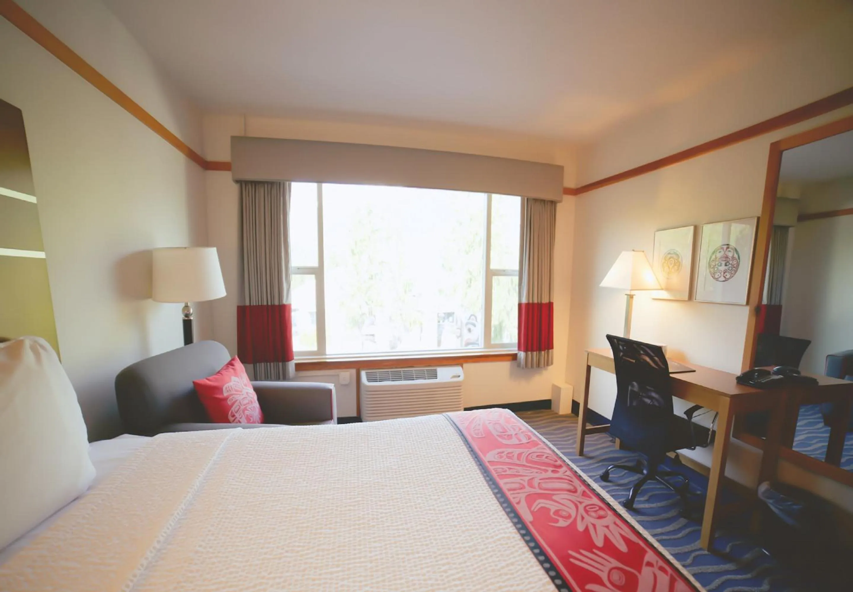 Bedroom in Cape Fox Lodge