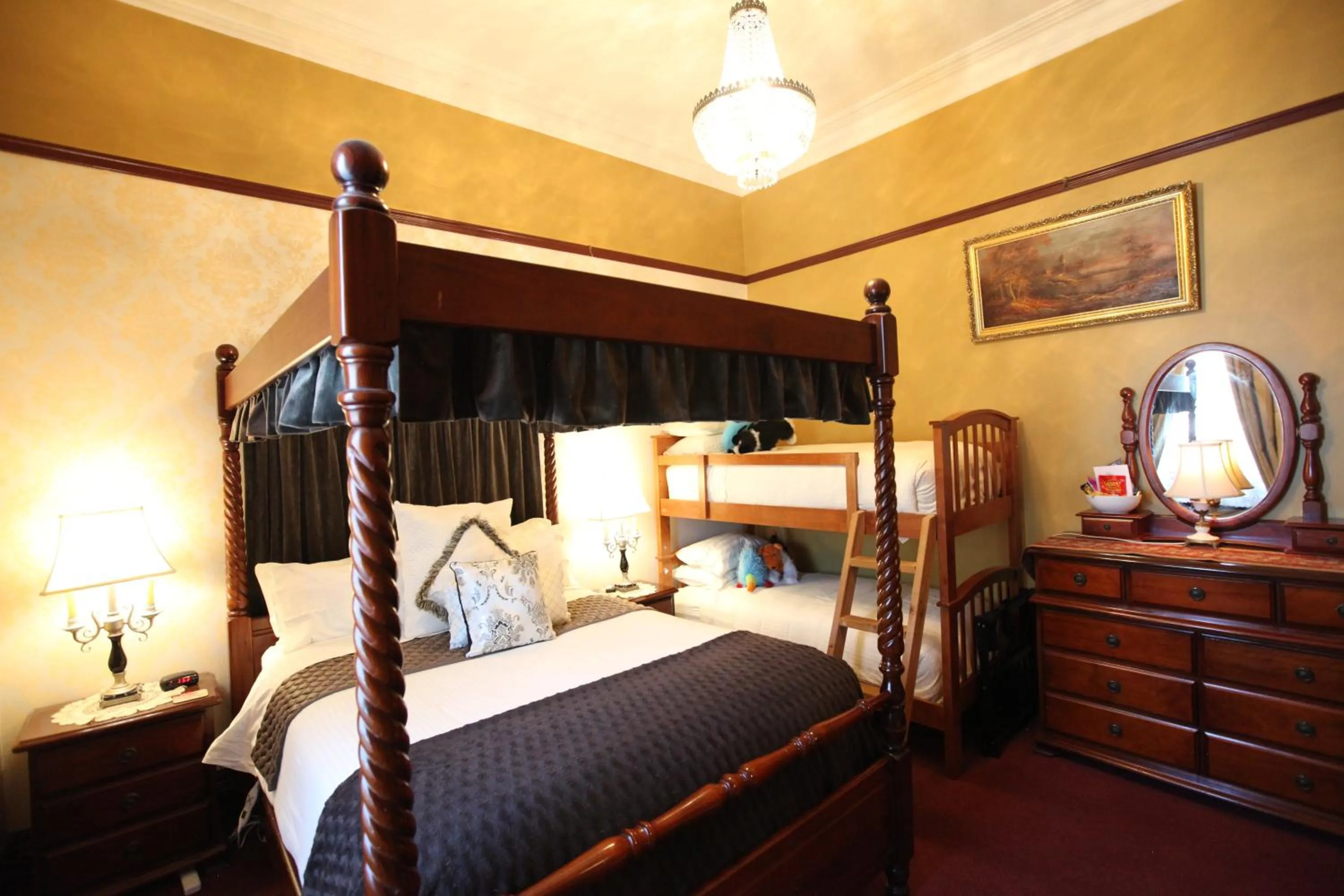 Bedroom, Bed in The Grand On Macfie