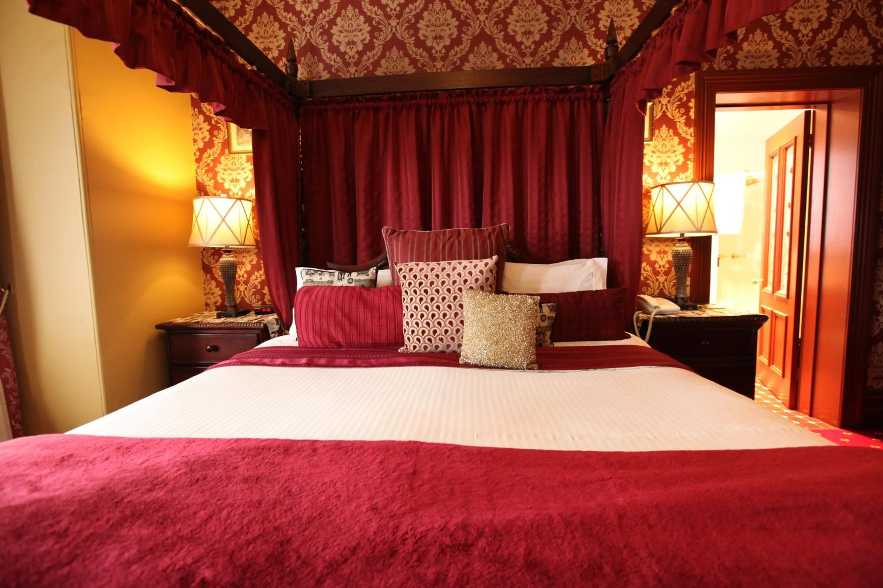 Bedroom, Bed in The Grand On Macfie