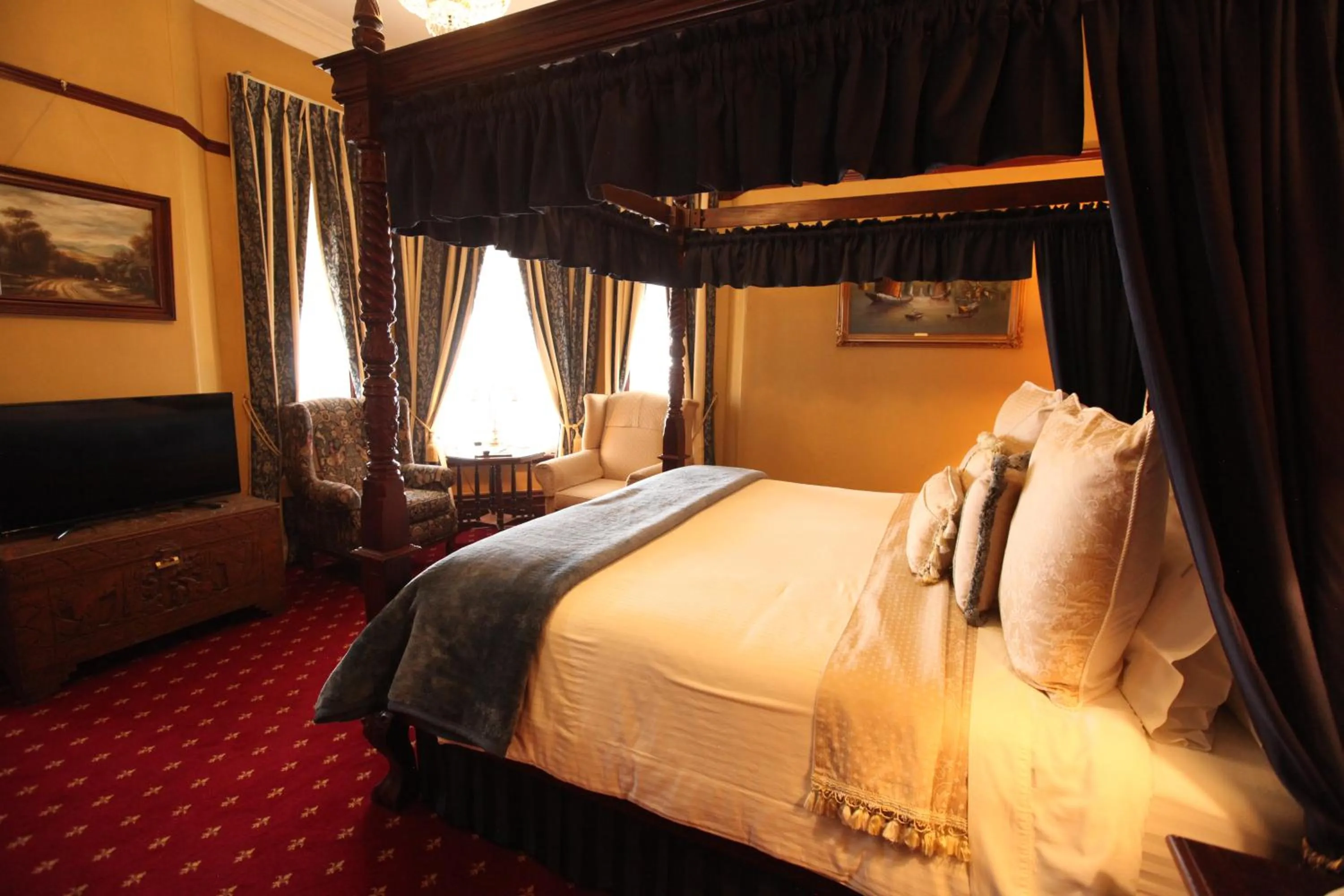 Bedroom, Bed in The Grand On Macfie