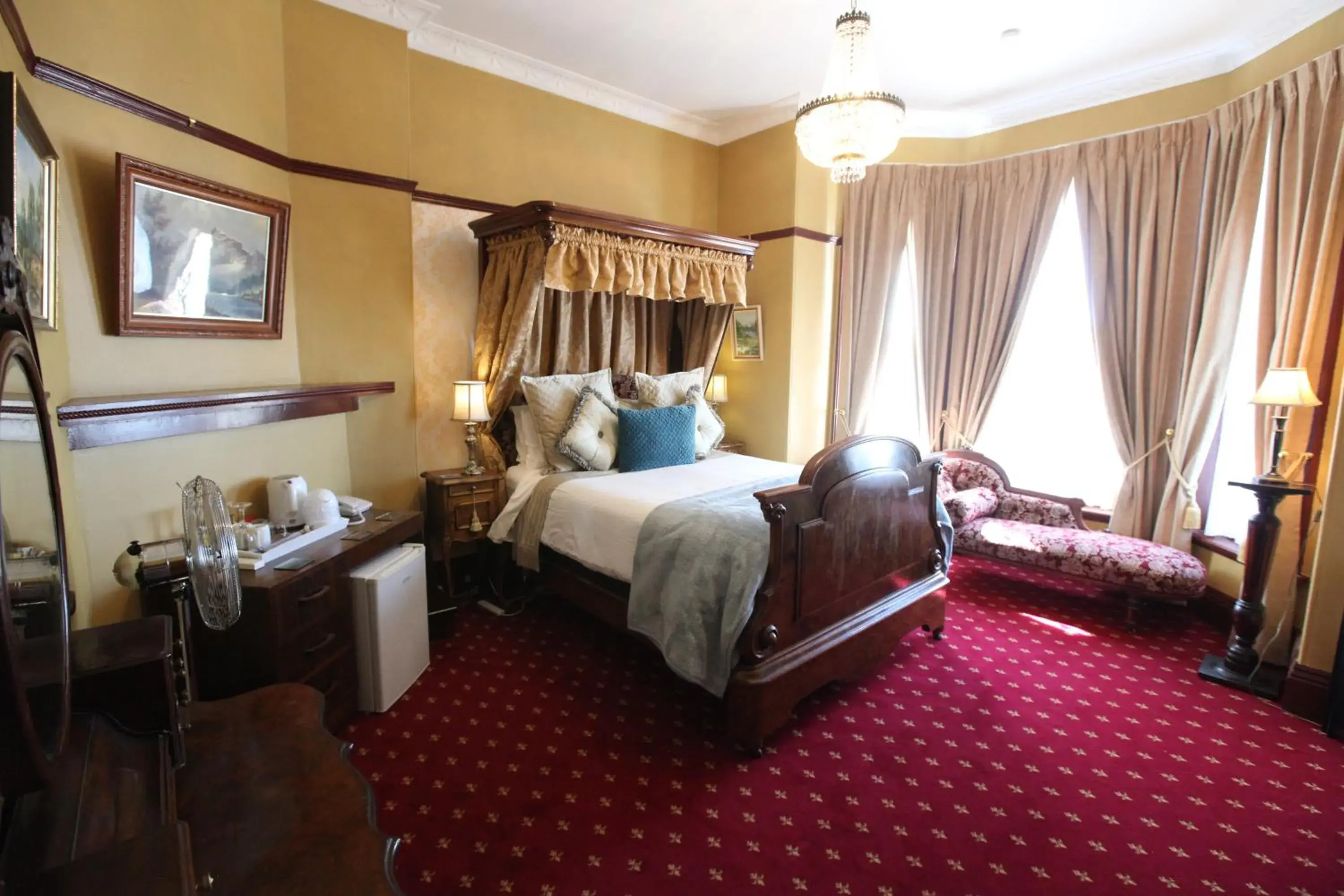 Deluxe Queen Suite in The Grand On Macfie Deluxe Queen Suite in The Grand On Macfie