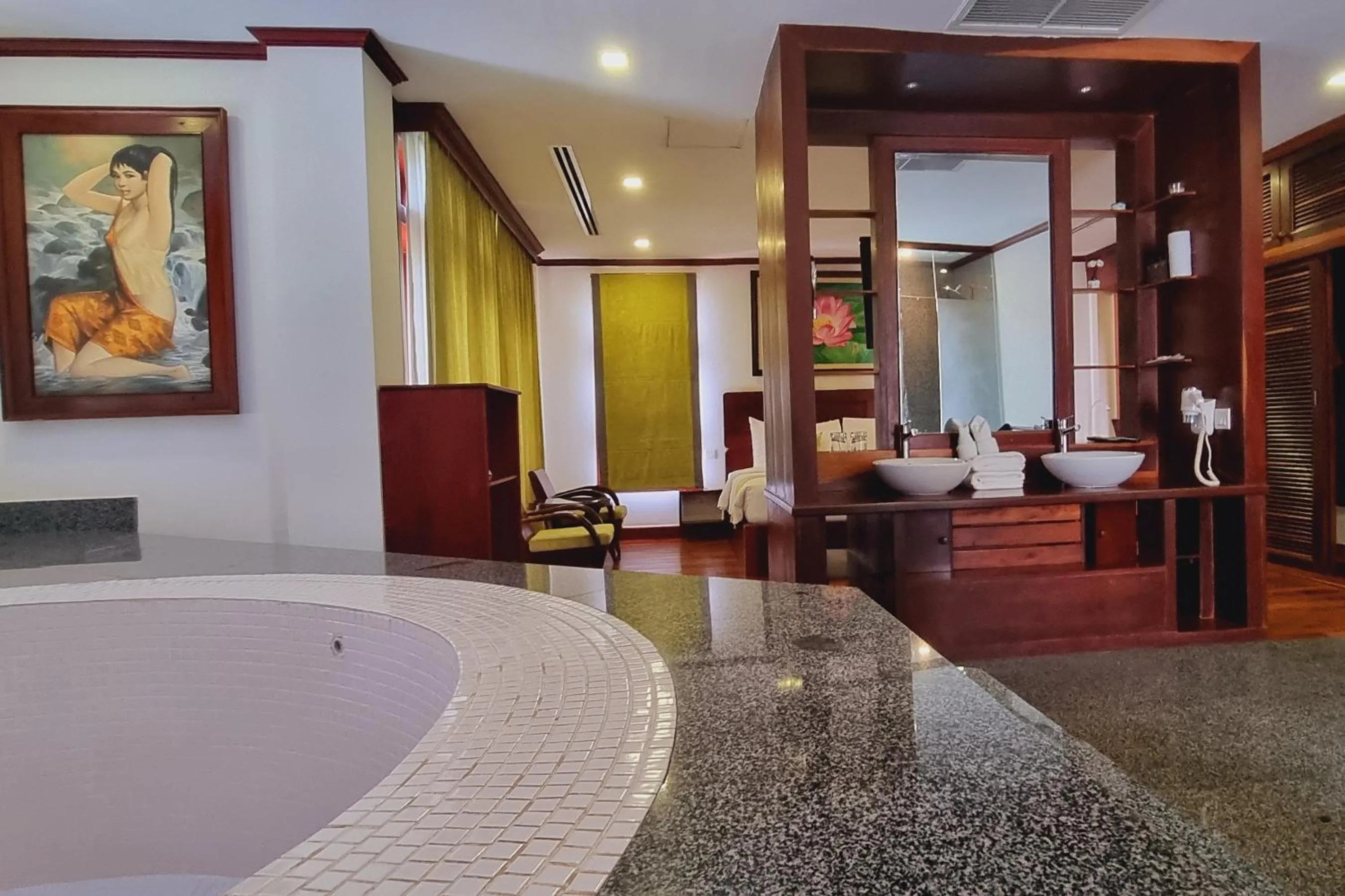 Hot Tub in Víd Angkor Boutique