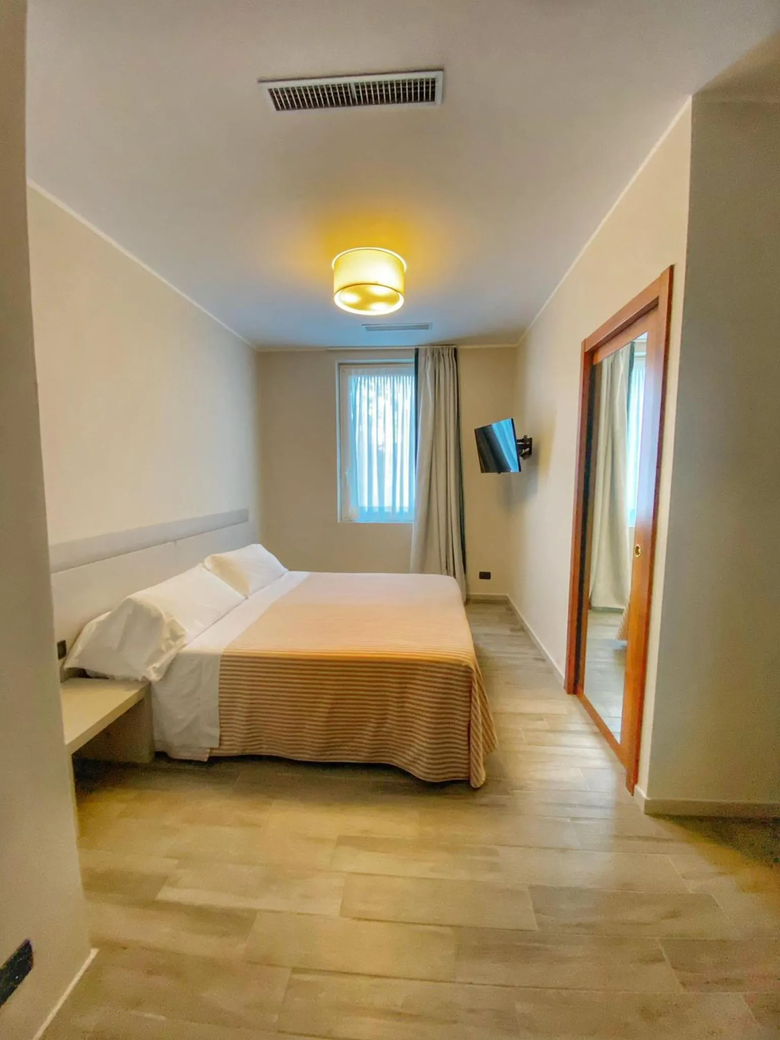 Bedroom, Bed in Regina Elena Dependance