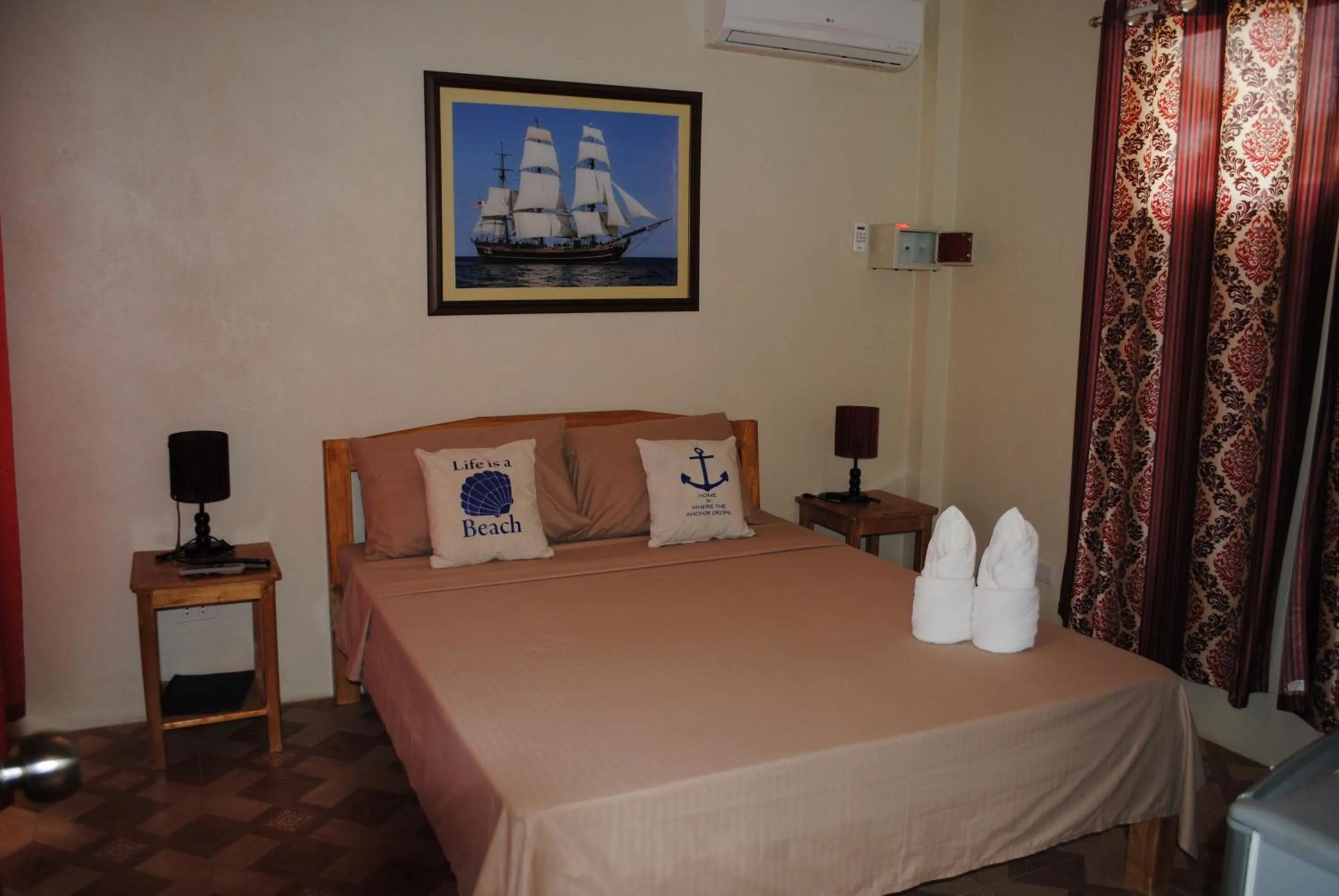 Decorative detail, Bed in Captain's Lodge and Bar