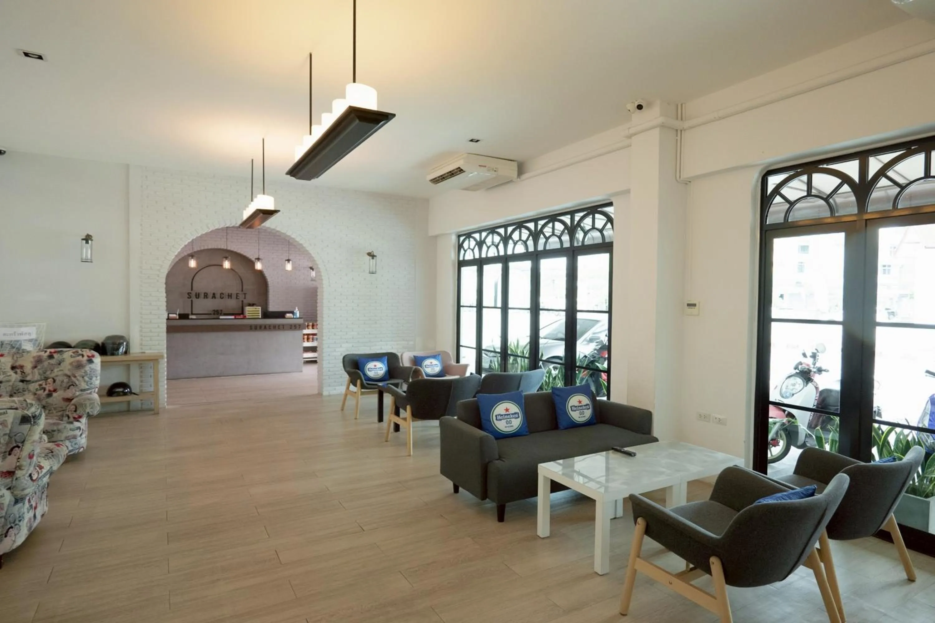Lobby or reception in Surachet at 257 Boutique House