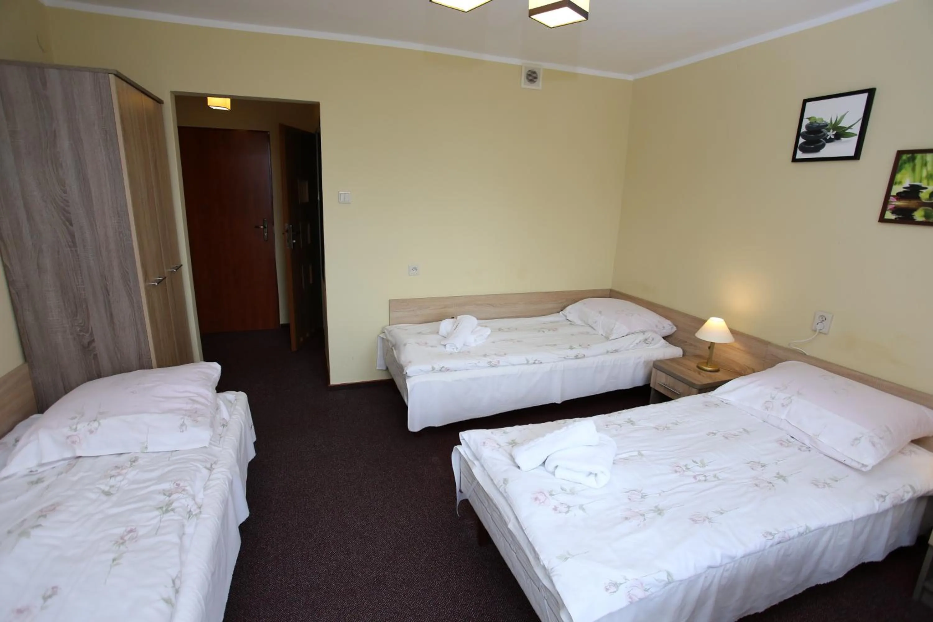 Photo of the whole room, Bed in Hotel Kakadu