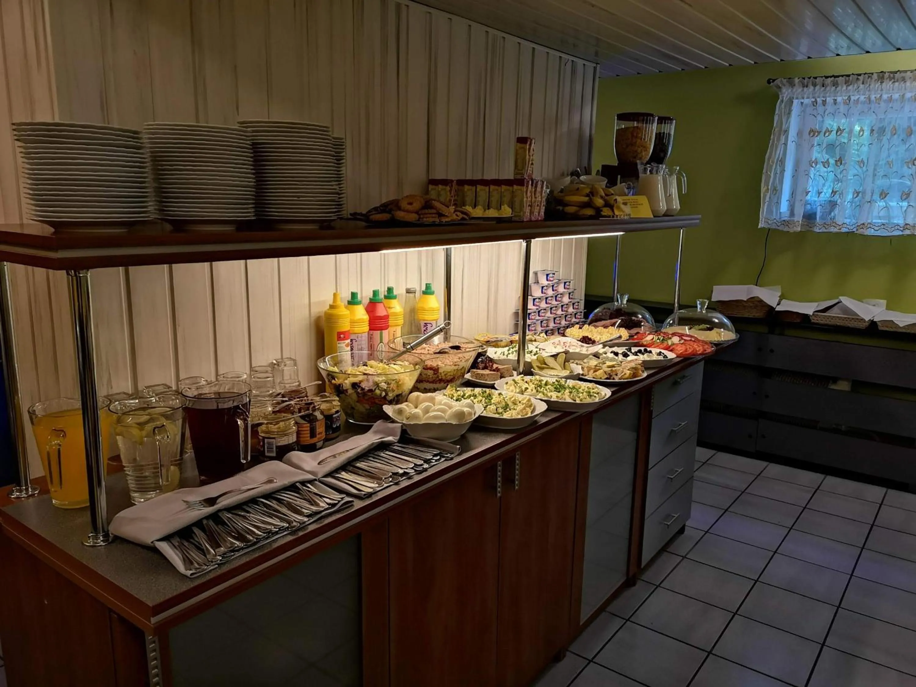 Buffet breakfast in Hotel Kakadu