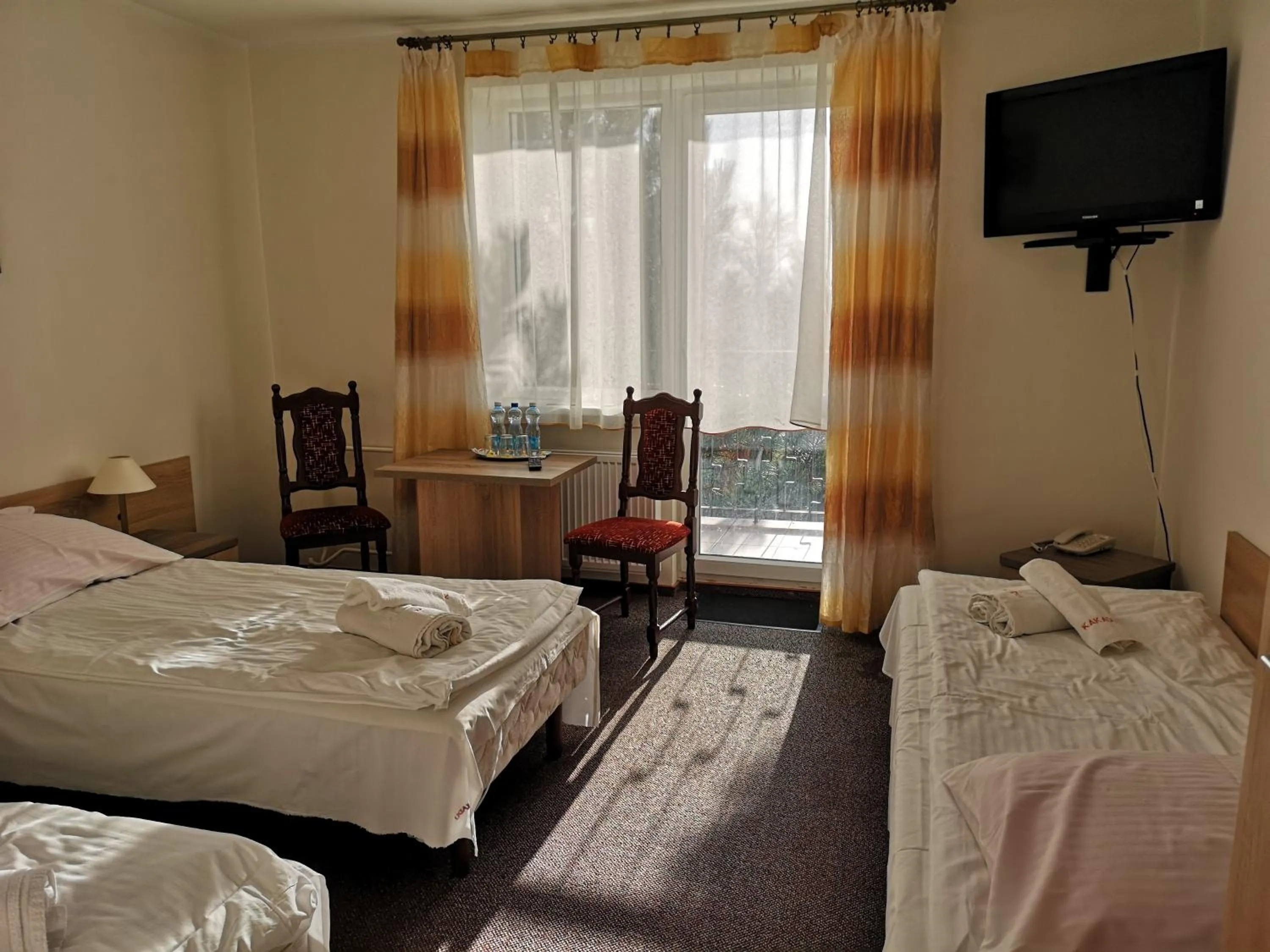 Photo of the whole room, Bed in Hotel Kakadu