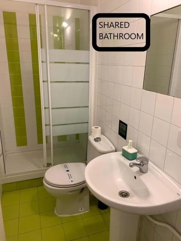 Central and Basic Universitat for YOUNG HOSTEL