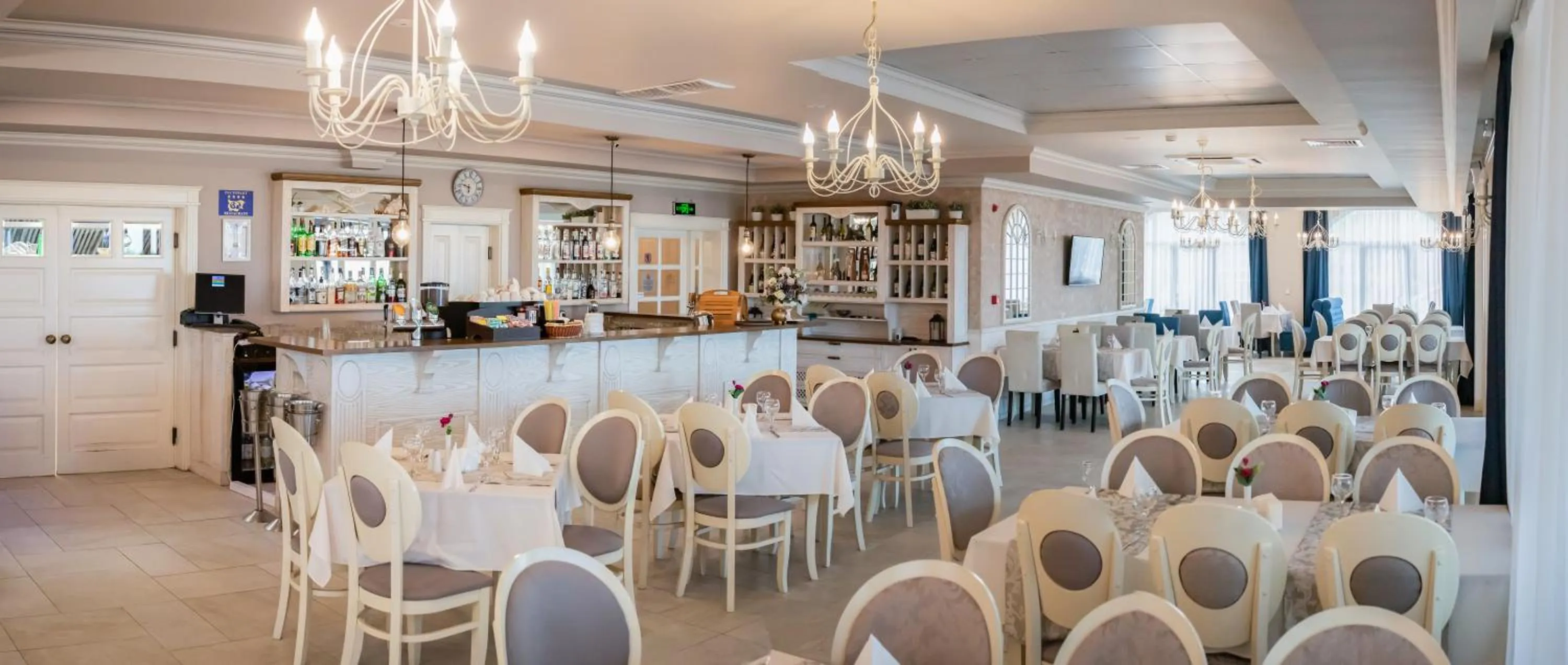 Restaurant/places to eat in Sunny Castle Hotel - All Inclusive, Beach and Free parking