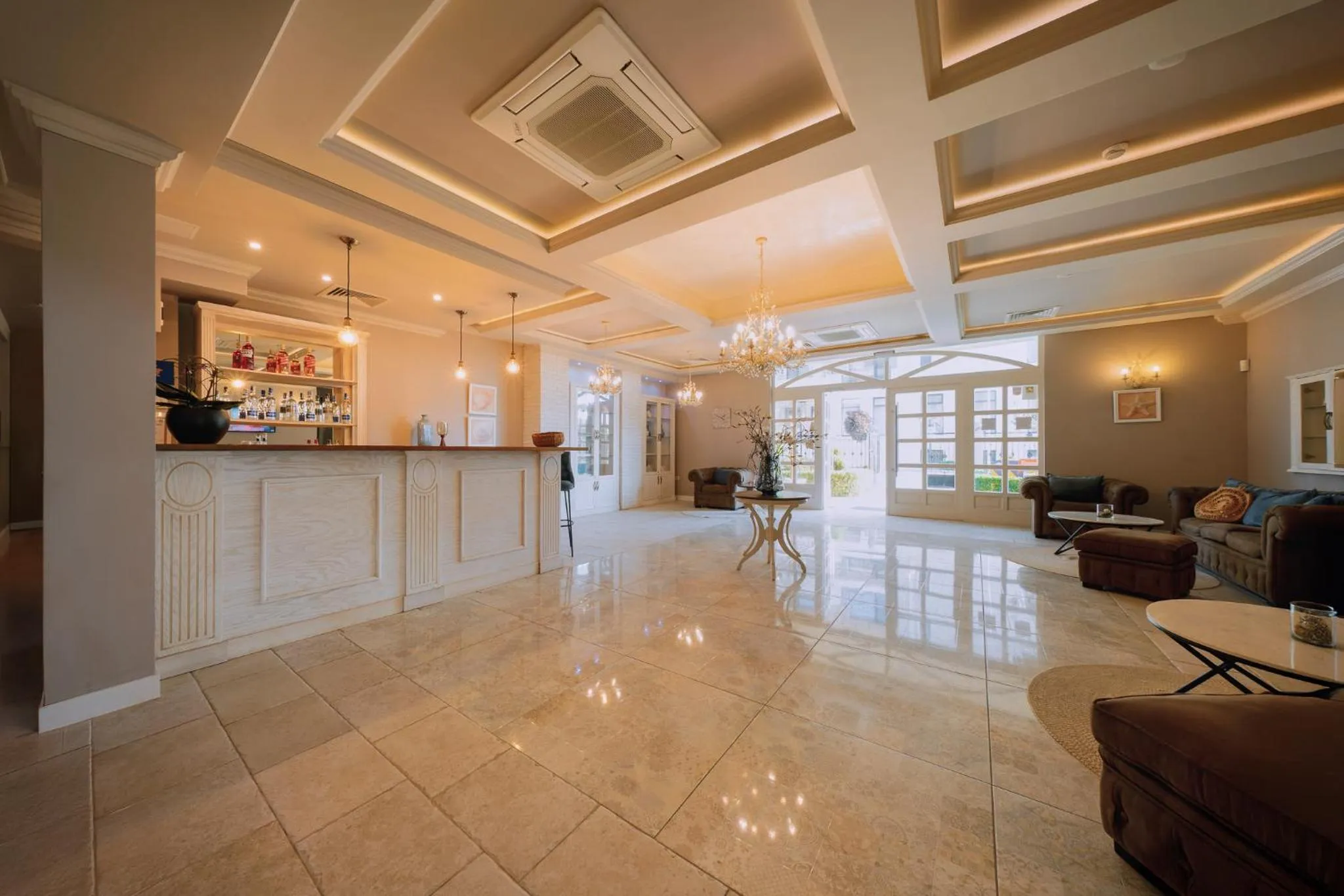 Sunny Castle Hotel - All Inclusive, Beach and Free parking