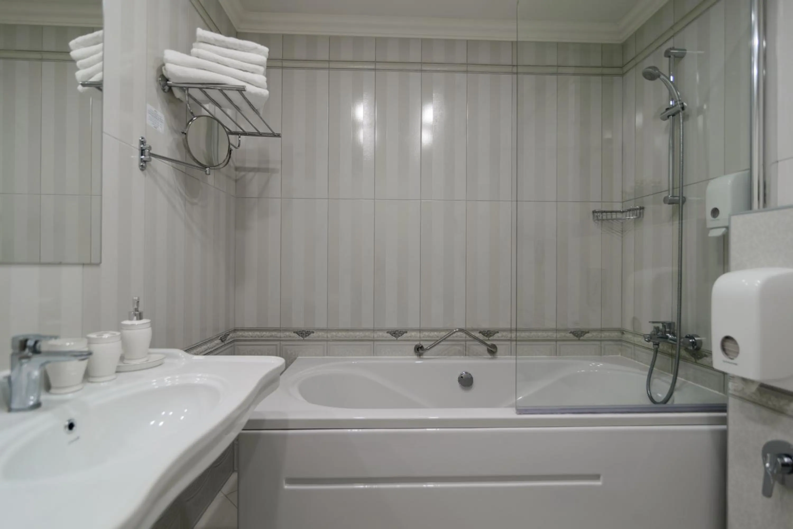 Sunny Castle Hotel - All Inclusive, Beach and Free parking