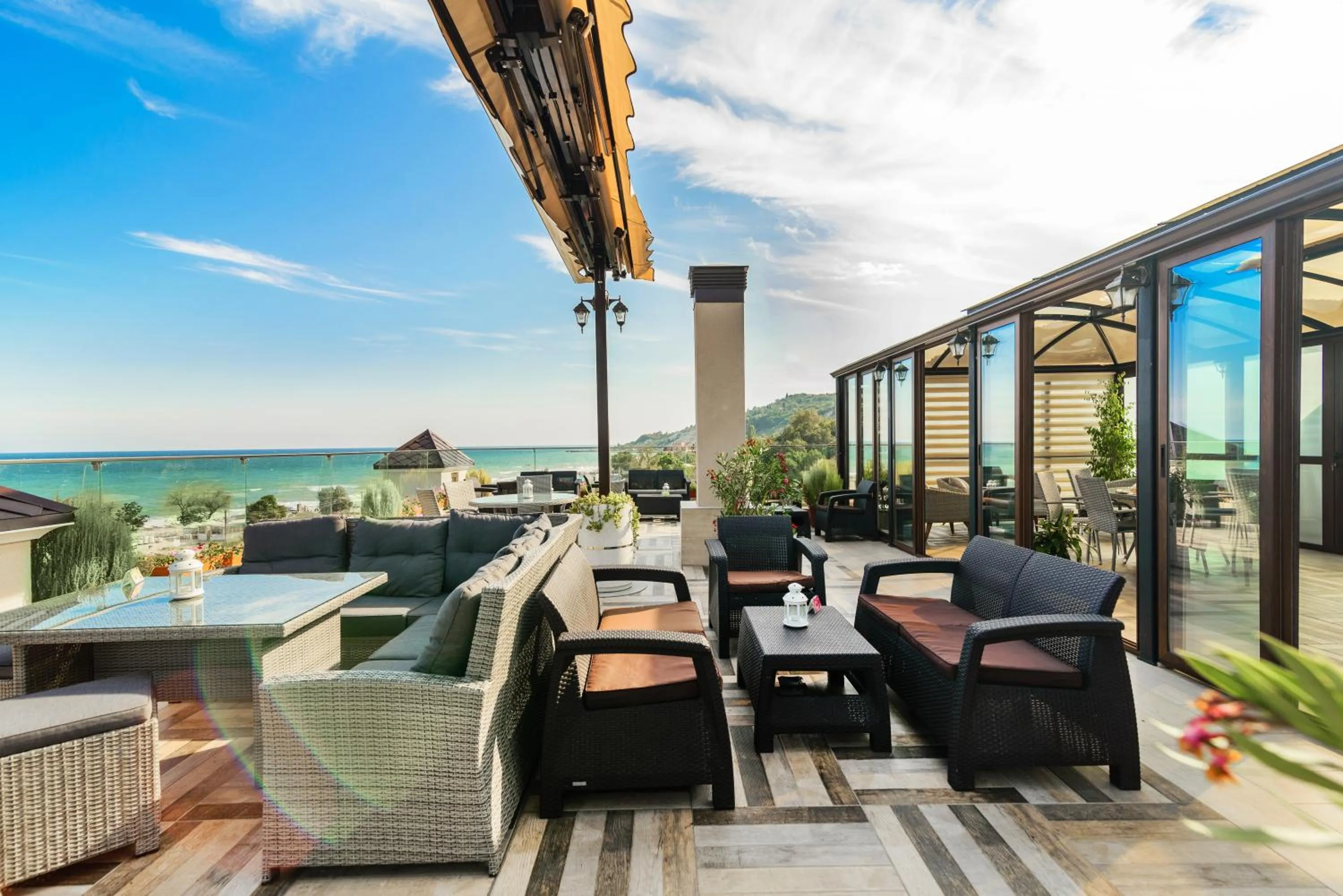 Lounge or bar in Sunny Castle Hotel - All Inclusive, Beach and Free parking