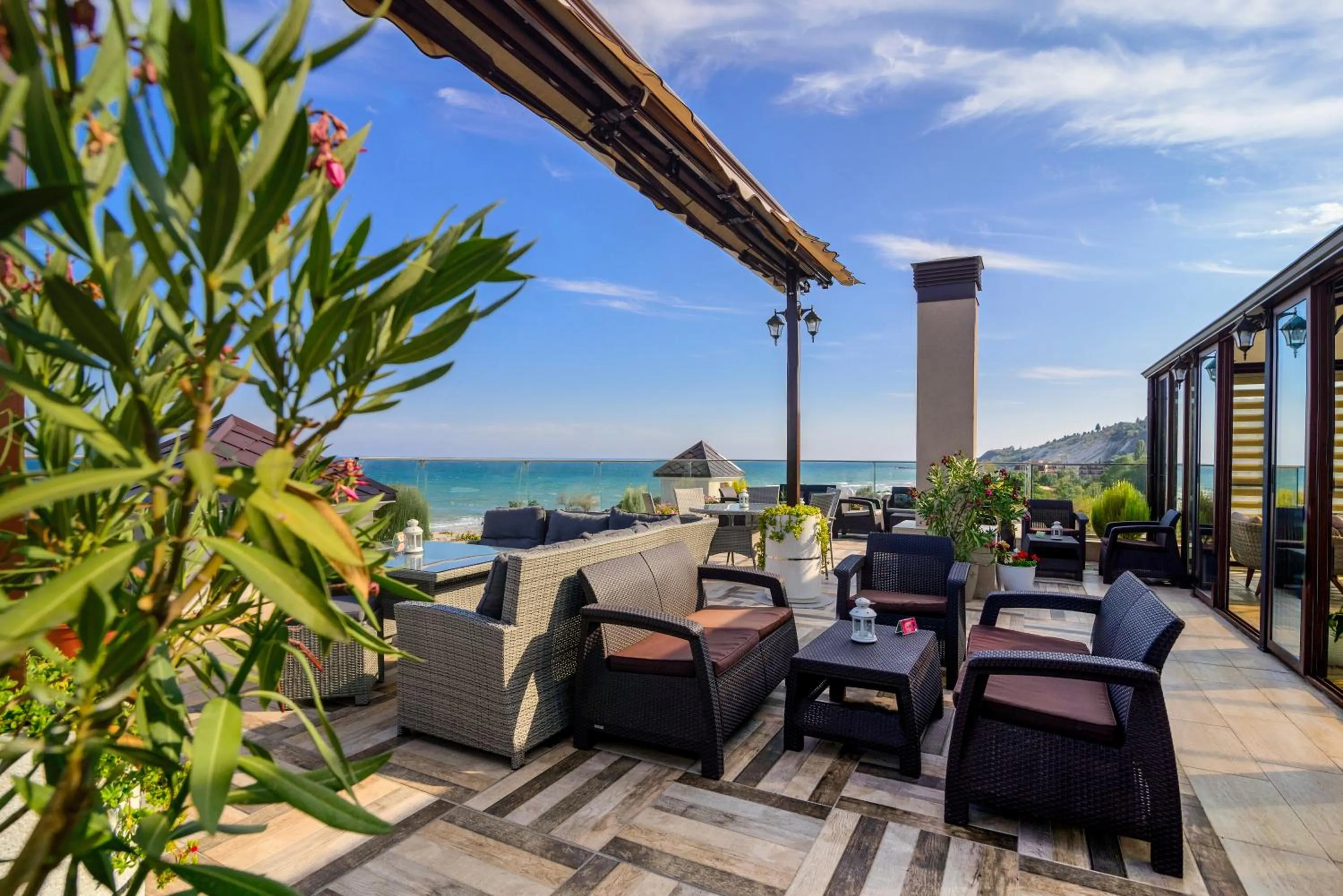 Lounge or bar in Sunny Castle Hotel - All Inclusive, Beach and Free parking