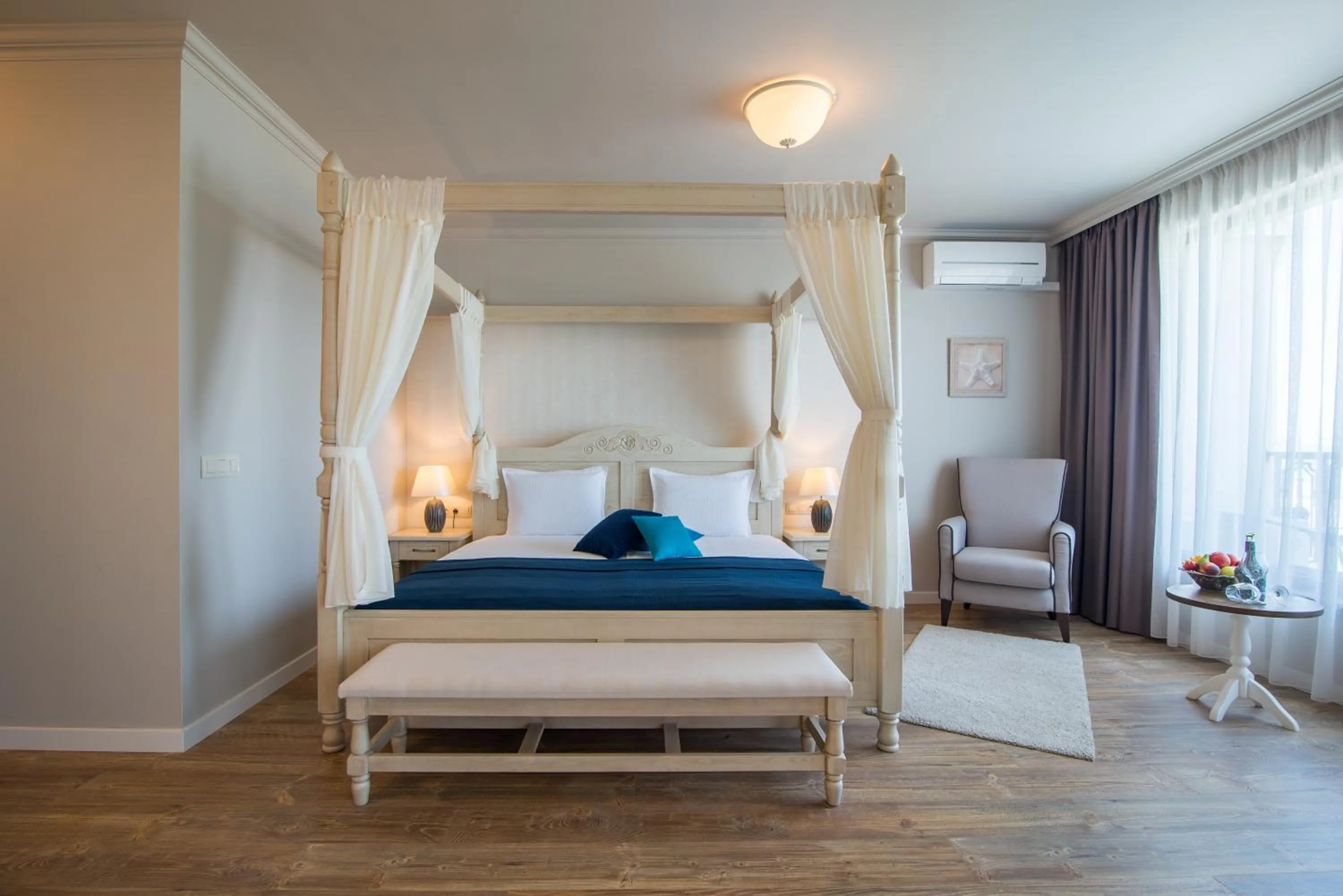 Bed in Sunny Castle Hotel - All Inclusive, Beach and Free parking