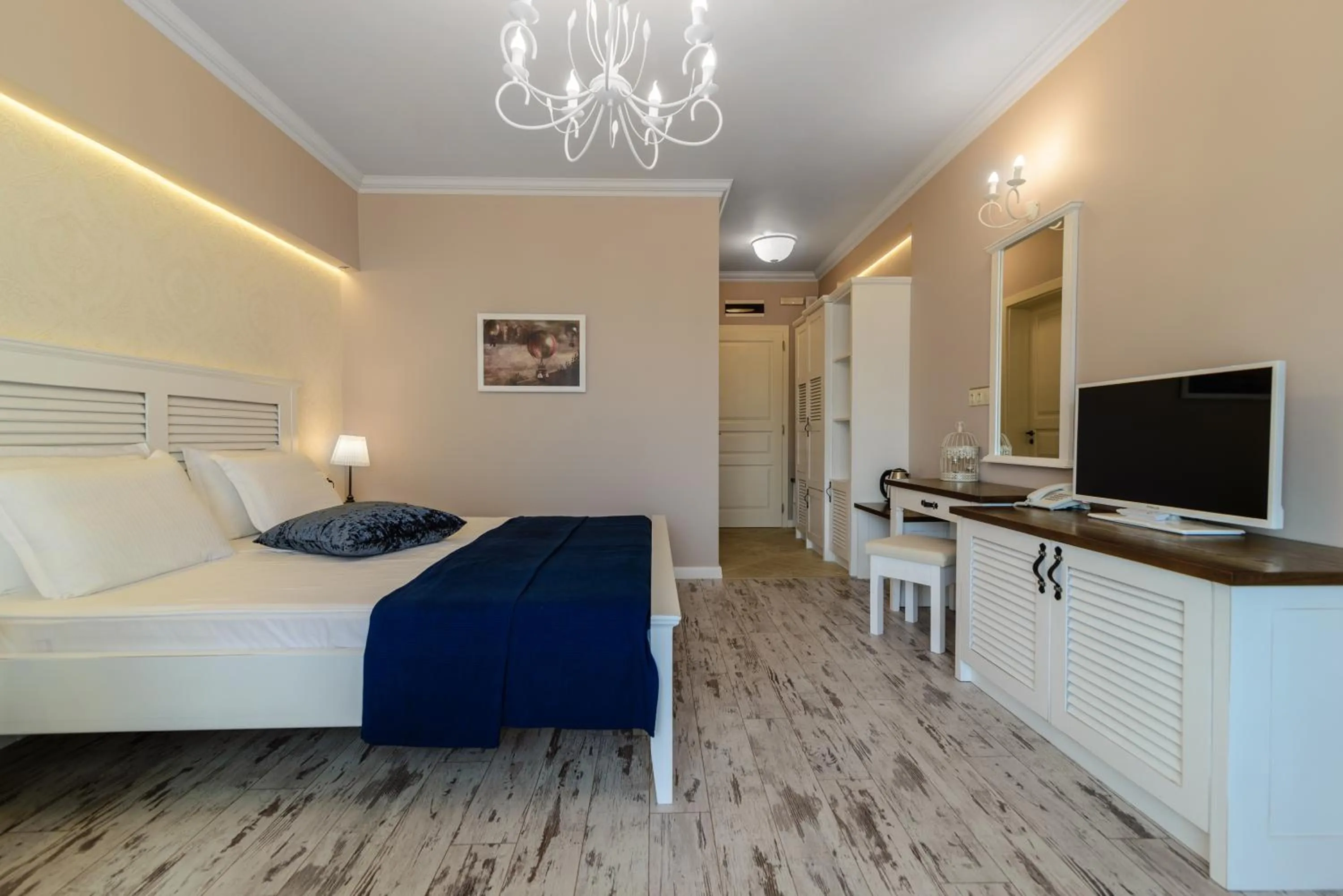 Bedroom, Bed in Sunny Castle Hotel - All Inclusive, Beach and Free parking