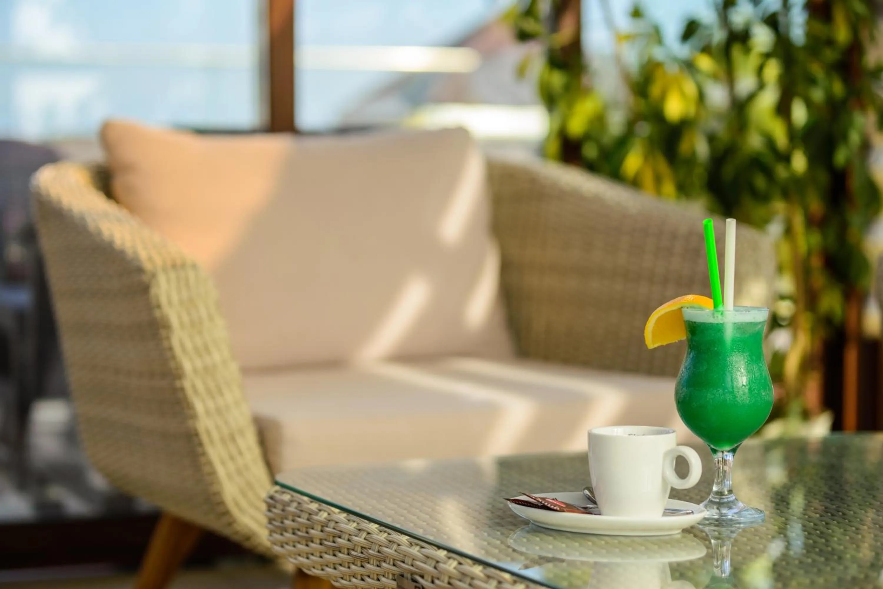 Lounge or bar in Sunny Castle Hotel - All Inclusive, Beach and Free parking