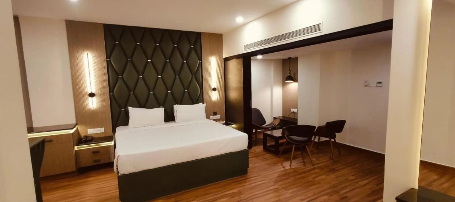 Bedroom, Bed in Hotel Grand Residence