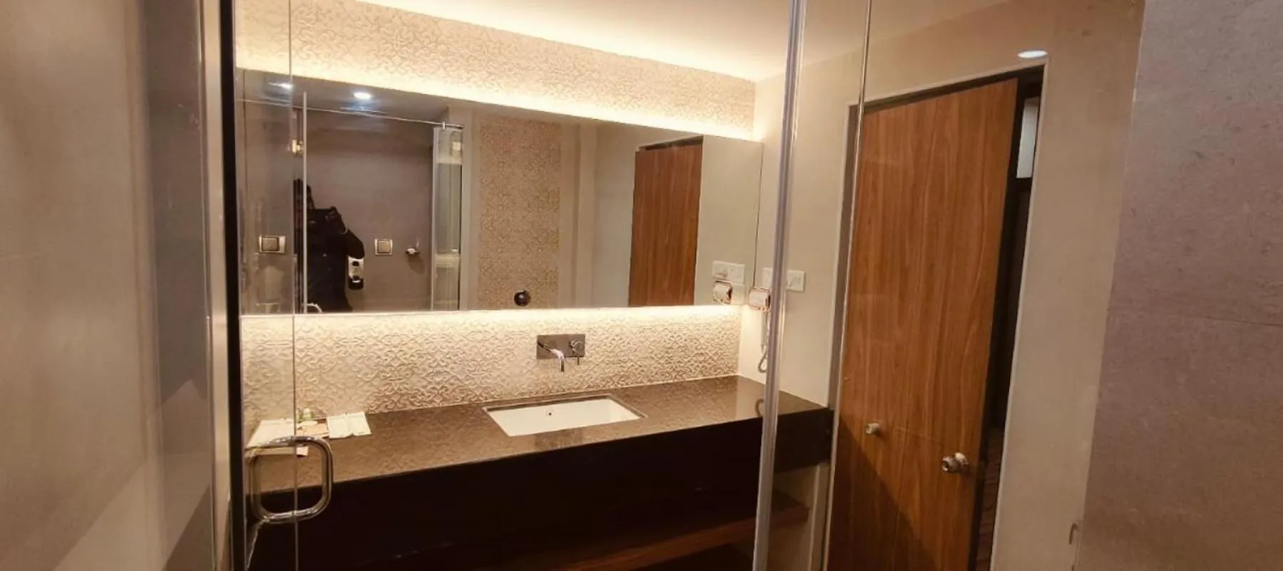 Bathroom, Bed in Hotel Grand Residence