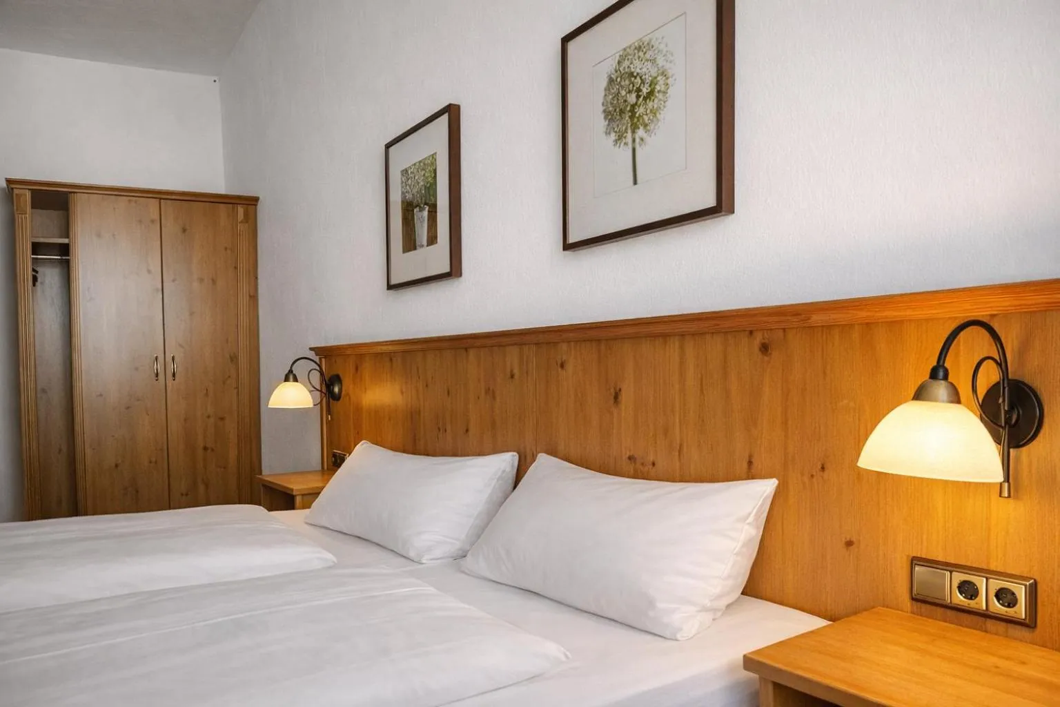 Property building, Bed in Gasthof Klement