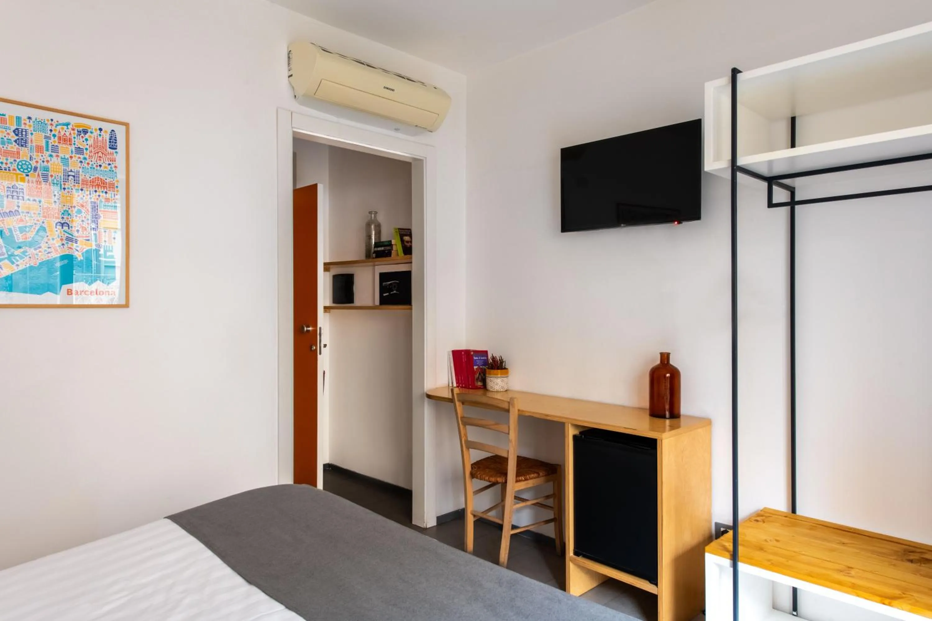 TV and multimedia, Bed in Pretoria Rooms