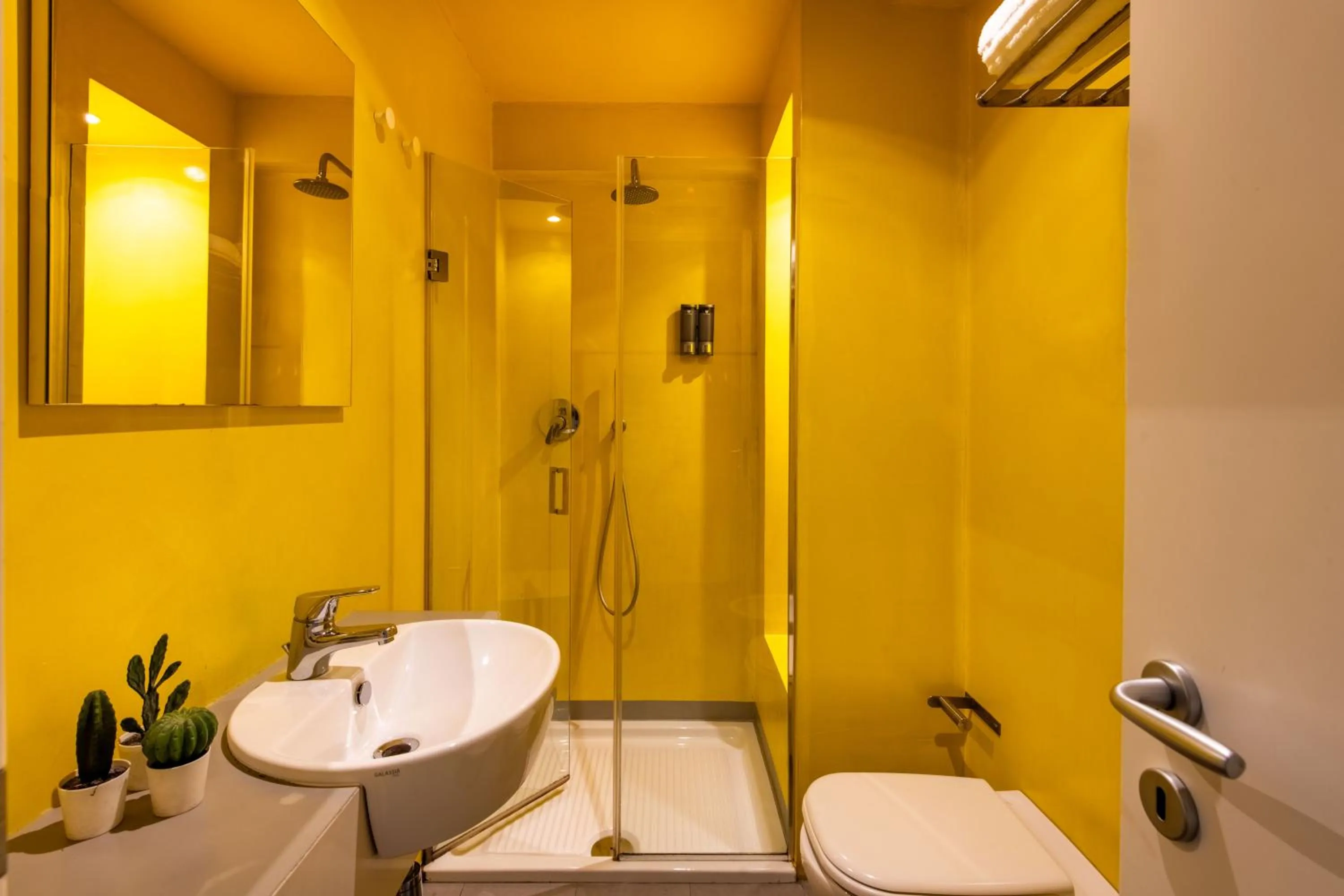 Shower in Pretoria Rooms